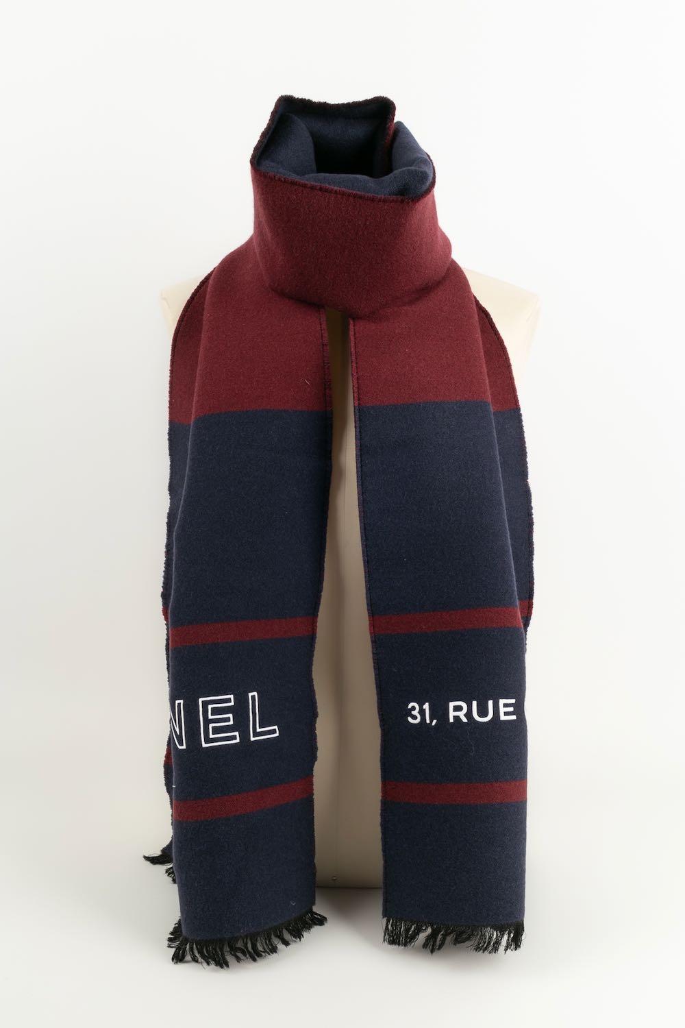 Chanel Long Cashmere Scarf in Burgundy and Blue In Excellent Condition In SAINT-OUEN-SUR-SEINE, FR