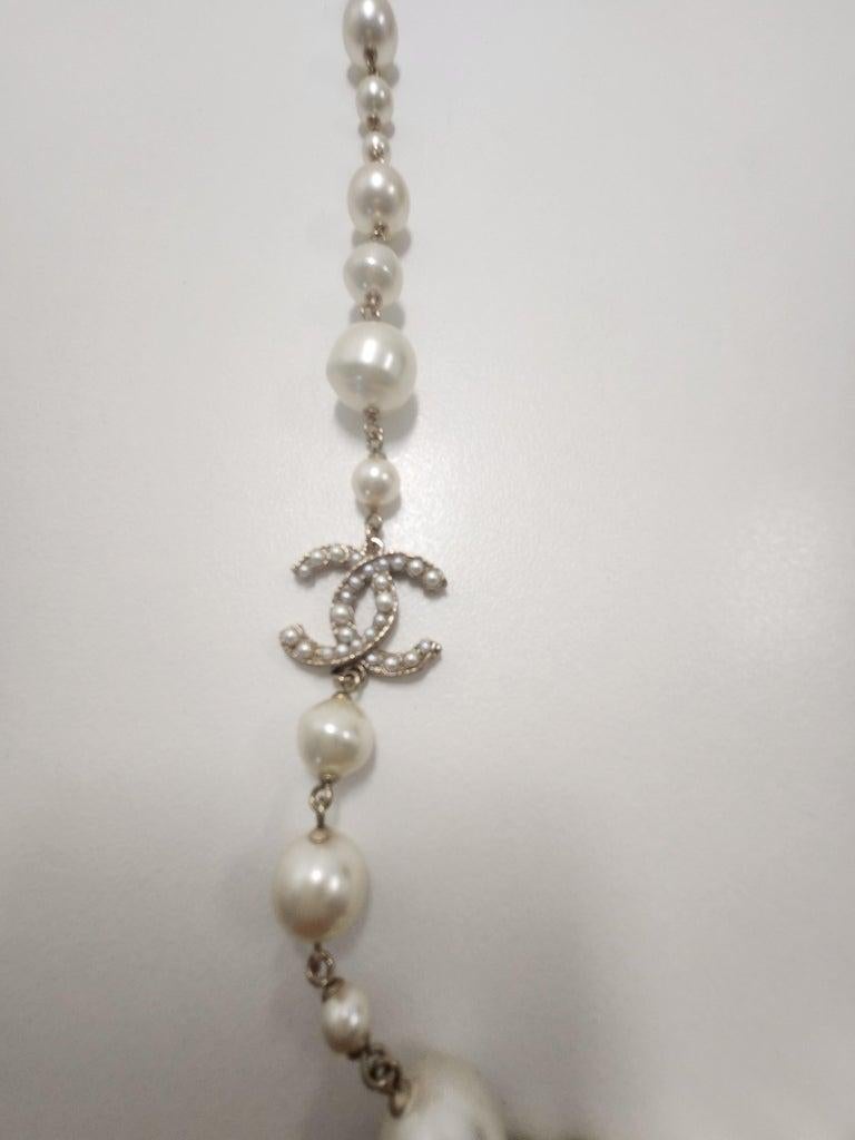 Donna Chanel Collana lunga con perle CC Autunno Inverno 2012 in vendita