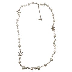 Chanel Collana lunga con perle CC Autunno Inverno 2012