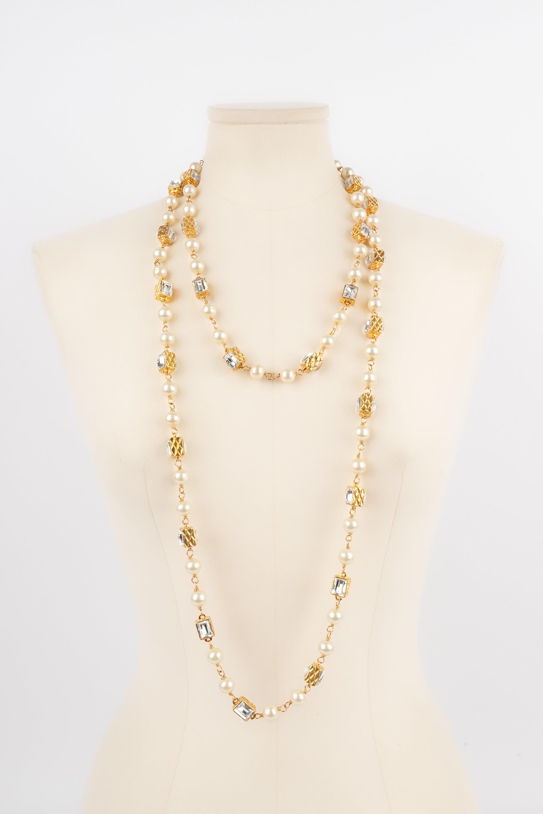 Women's Chanel Long Costume Pearl Necklace with Golden Metal For Sale