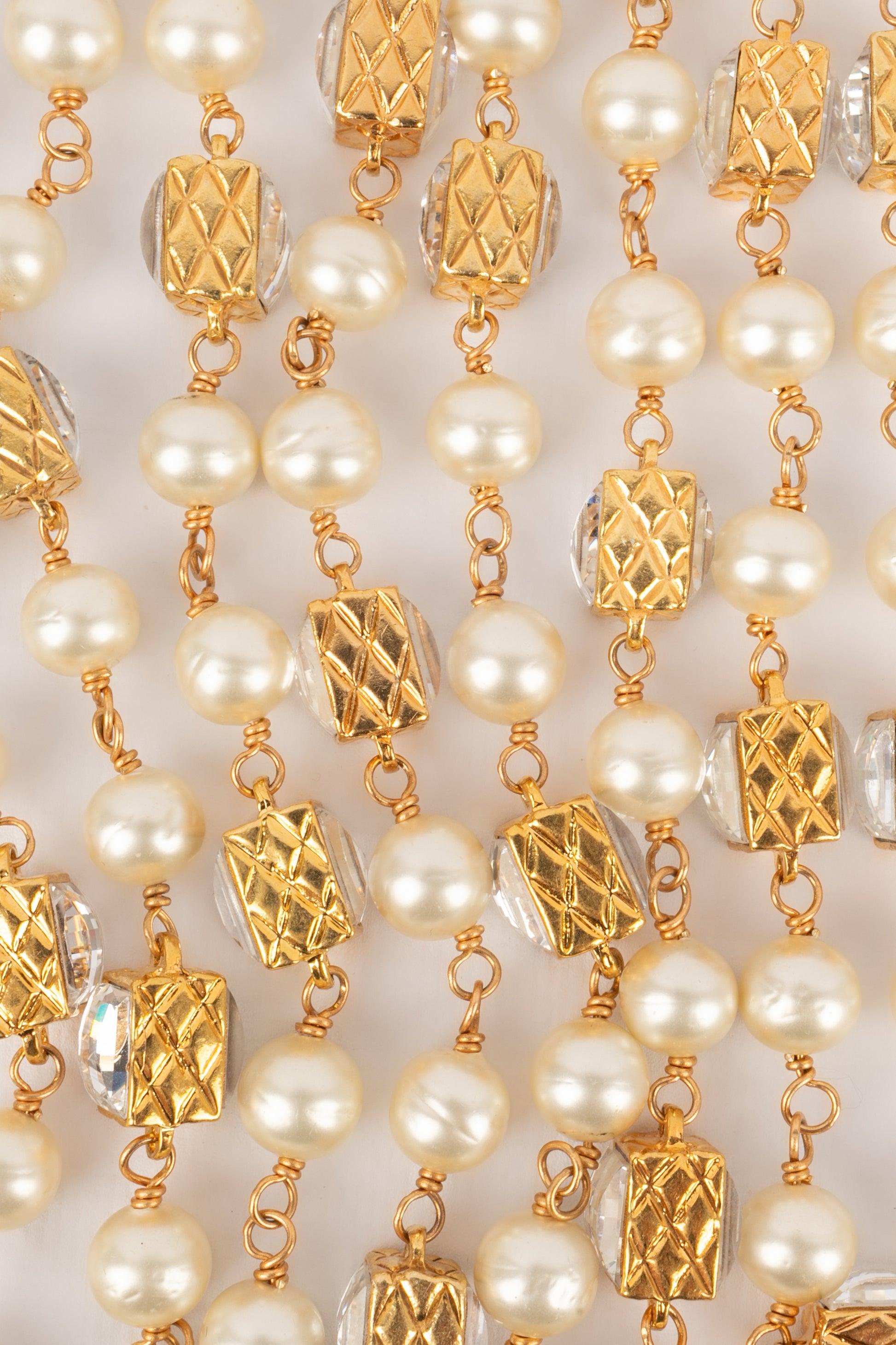 Chanel Long Costume Pearl Necklace with Golden Metal For Sale 2