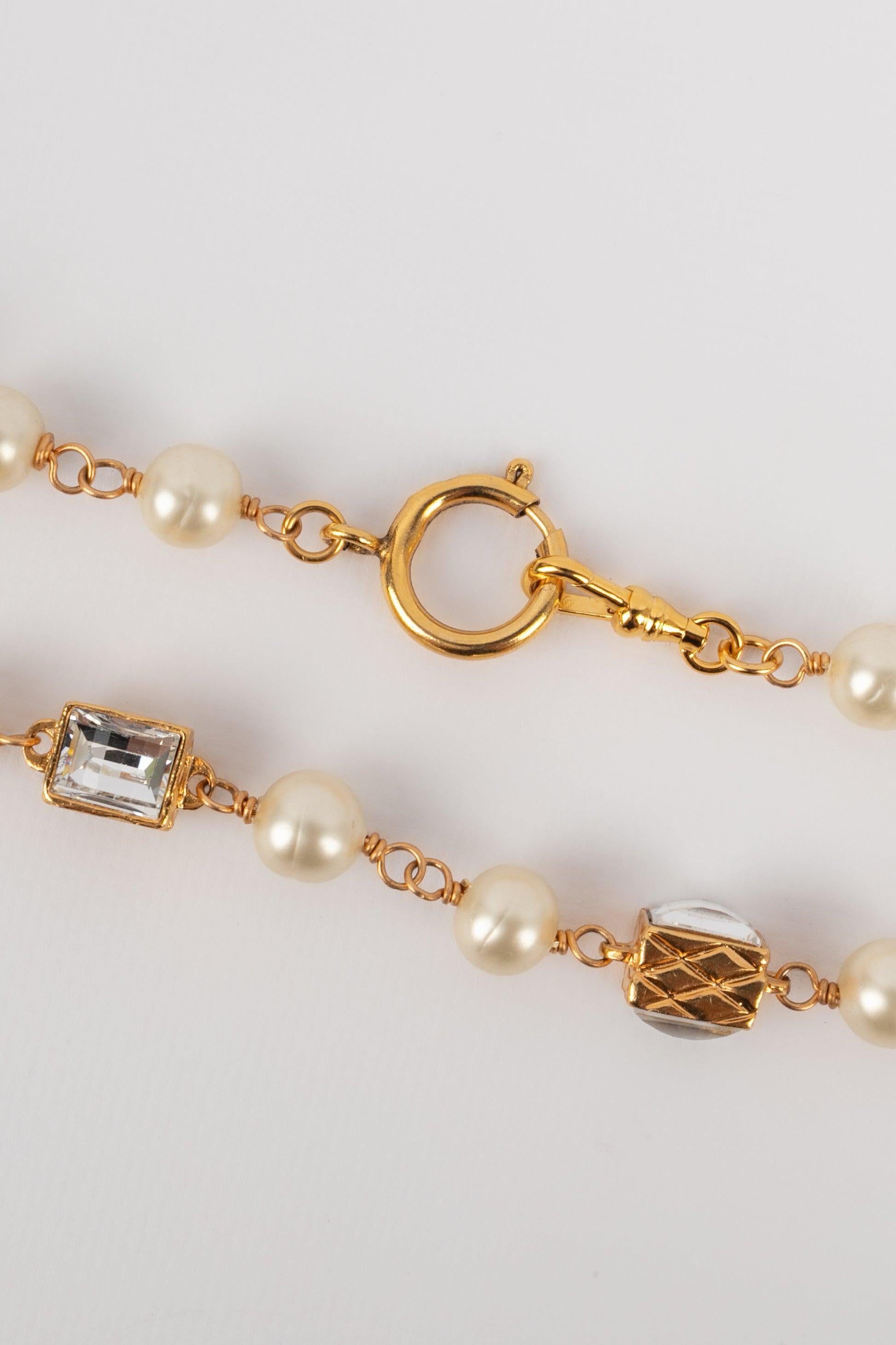 Chanel Long Costume Pearl Necklace with Golden Metal For Sale 3