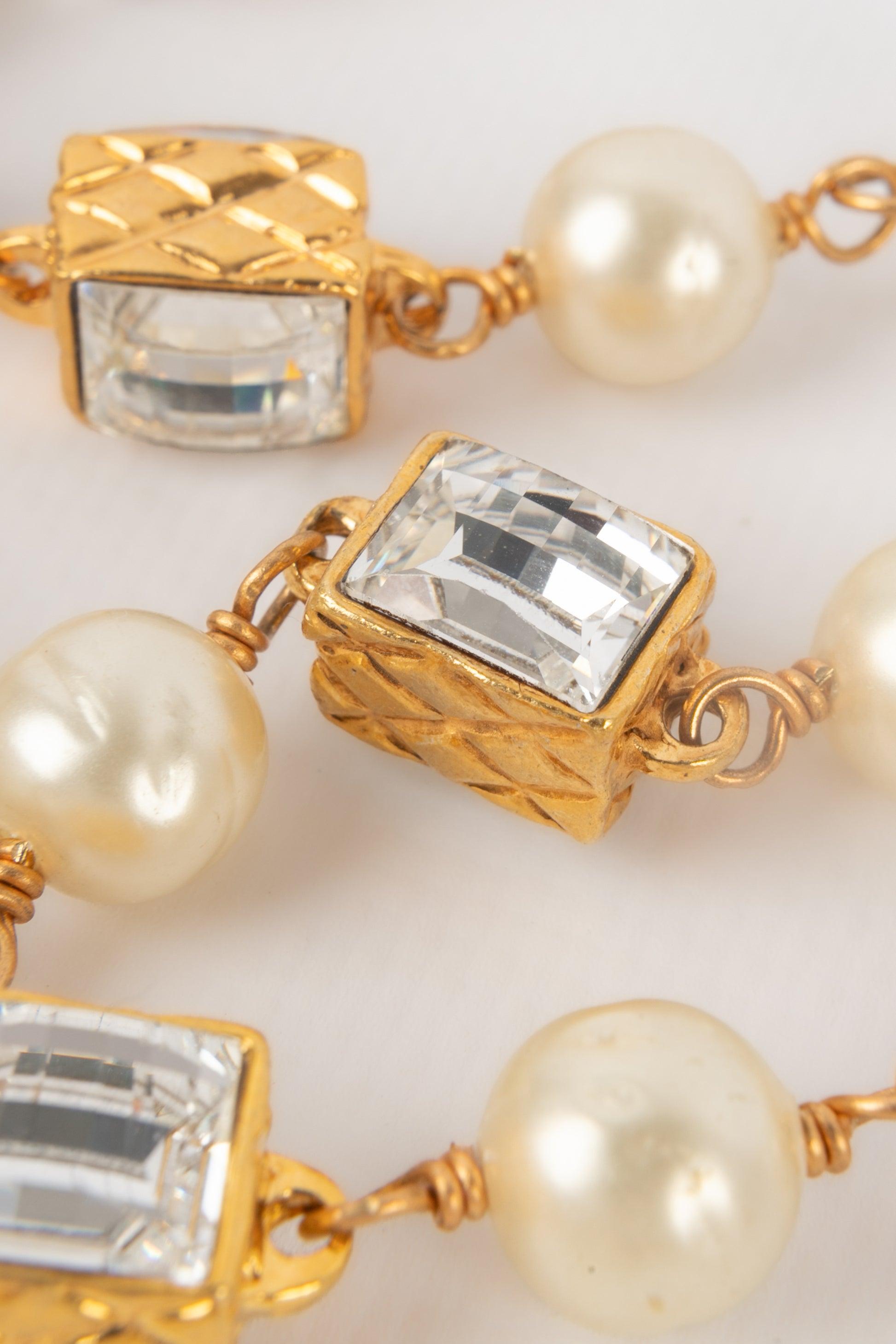 Chanel Long Costume Pearl Necklace with Golden Metal For Sale 5