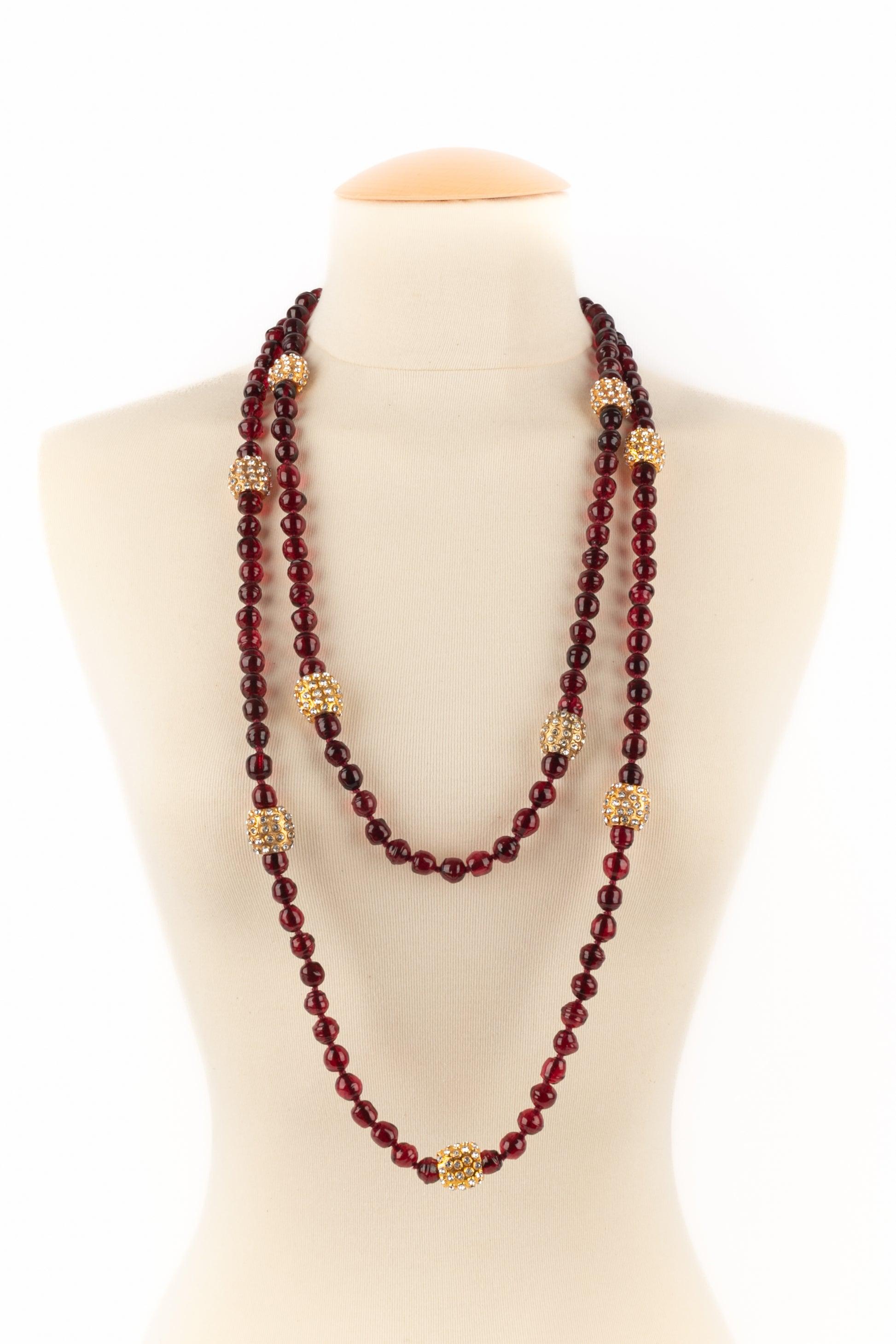 Chanel Long Garnet-red Glass Pearl Necklace, 1980s For Sale 4