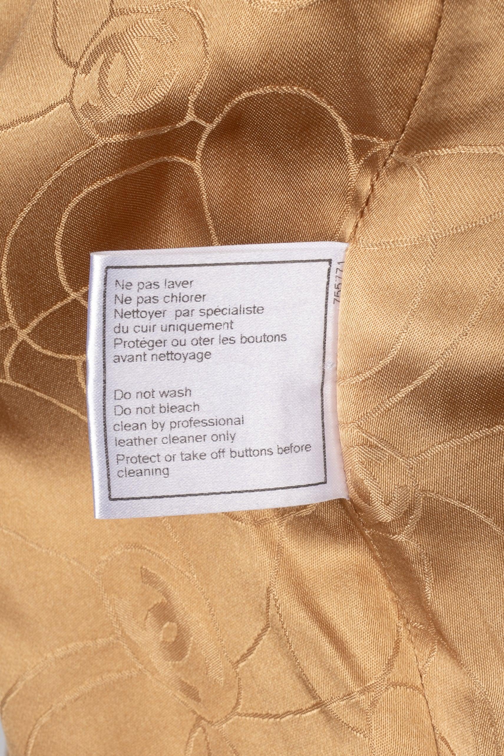 Veste longue Chanel en cuir doré et doublure en soie, 2006 6