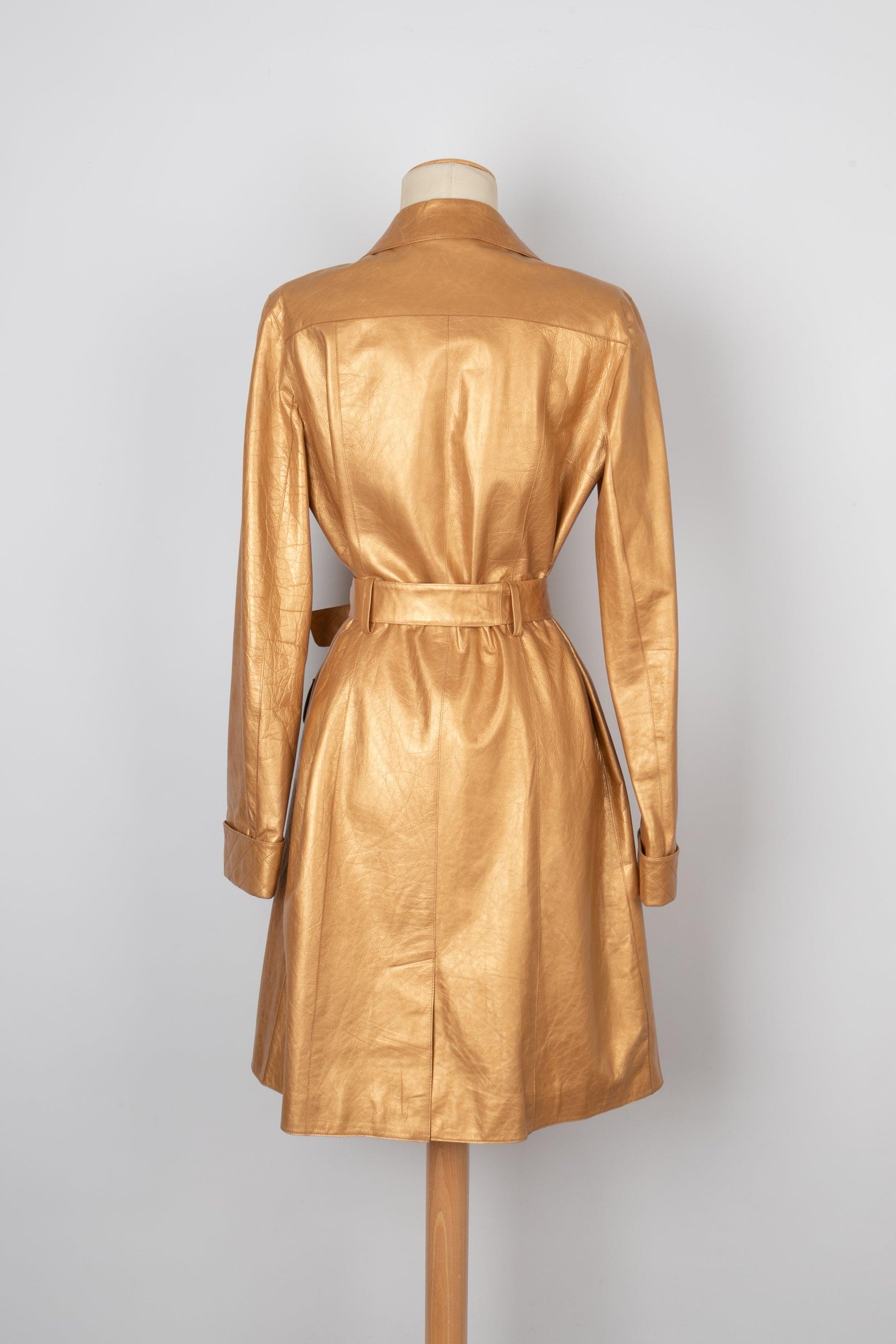 Veste longue Chanel en cuir doré et doublure en soie, 2006 Excellent état à SAINT-OUEN-SUR-SEINE, FR