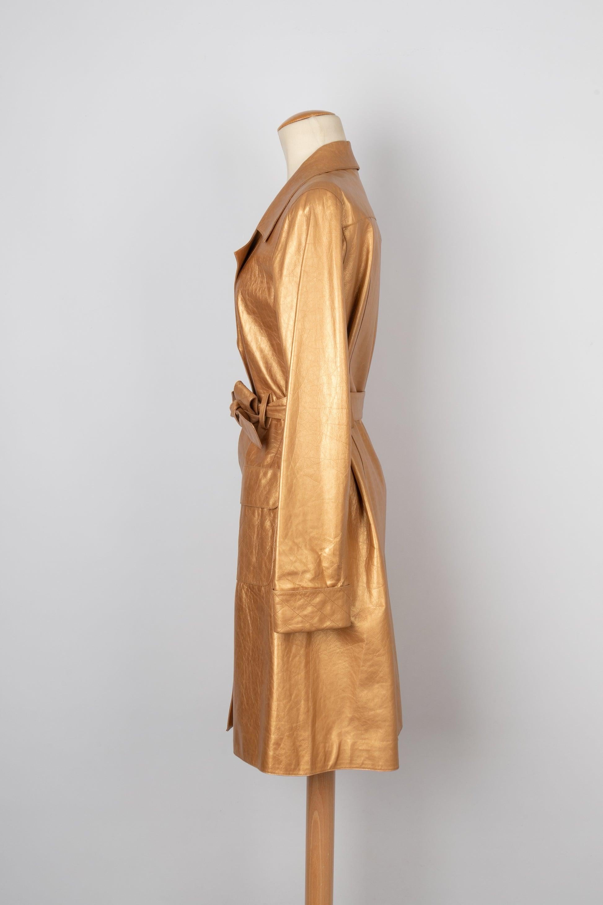  Veste longue Chanel en cuir doré et doublure en soie, 2006 Pour femmes 