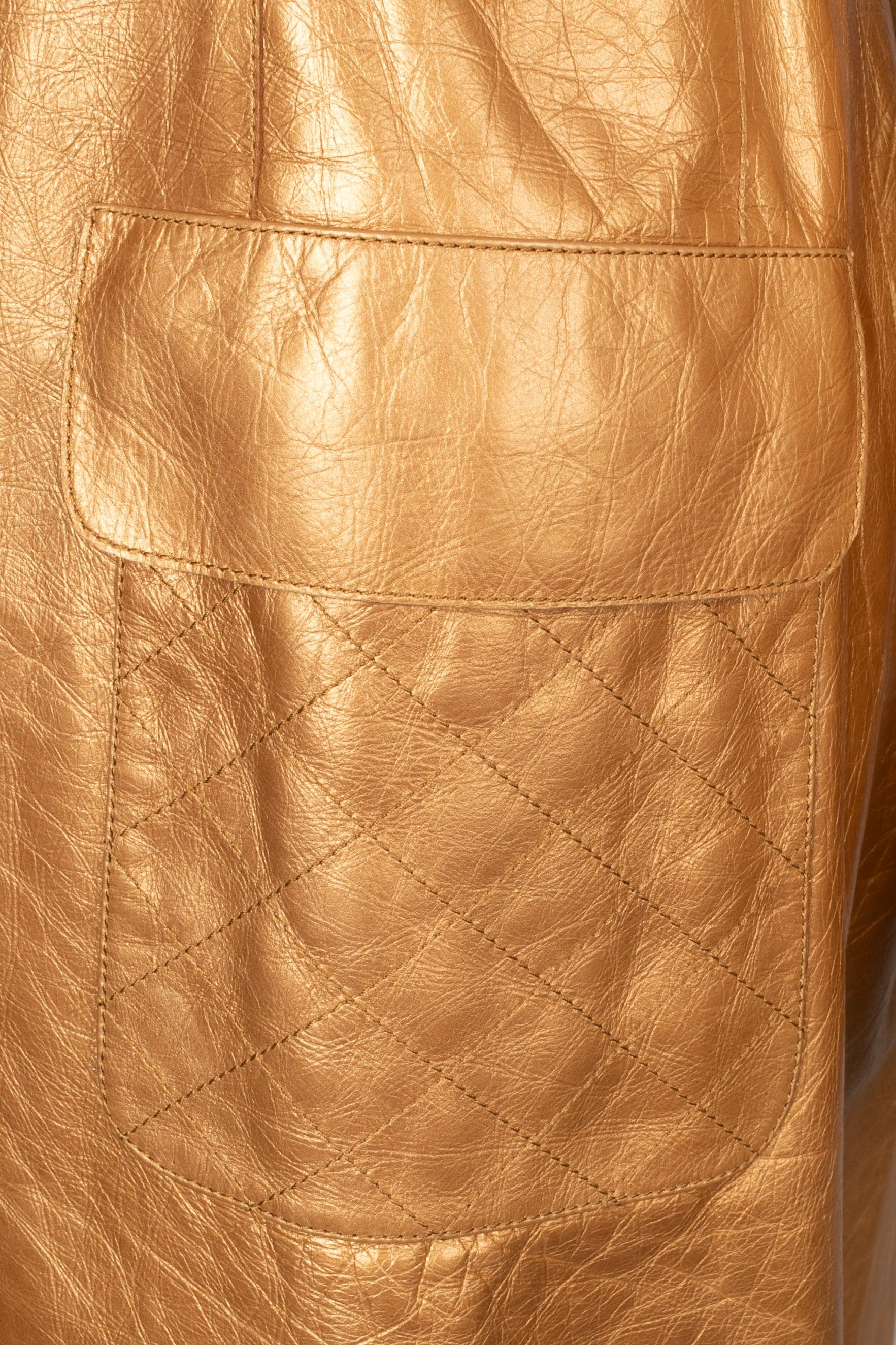 Veste longue Chanel en cuir doré et doublure en soie, 2006 3