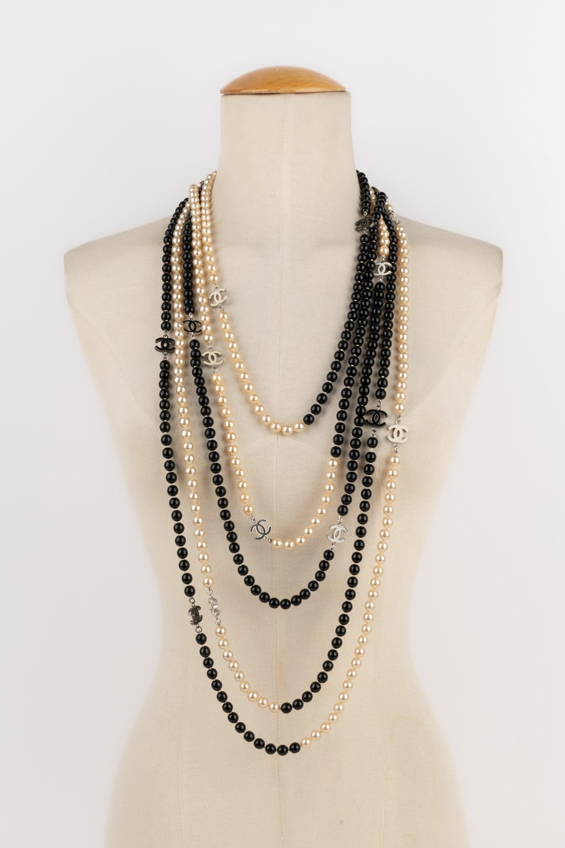 Collana lunga di perle a più file di Chanel, 2005 In condizioni ottime in vendita a SAINT-OUEN-SUR-SEINE, FR