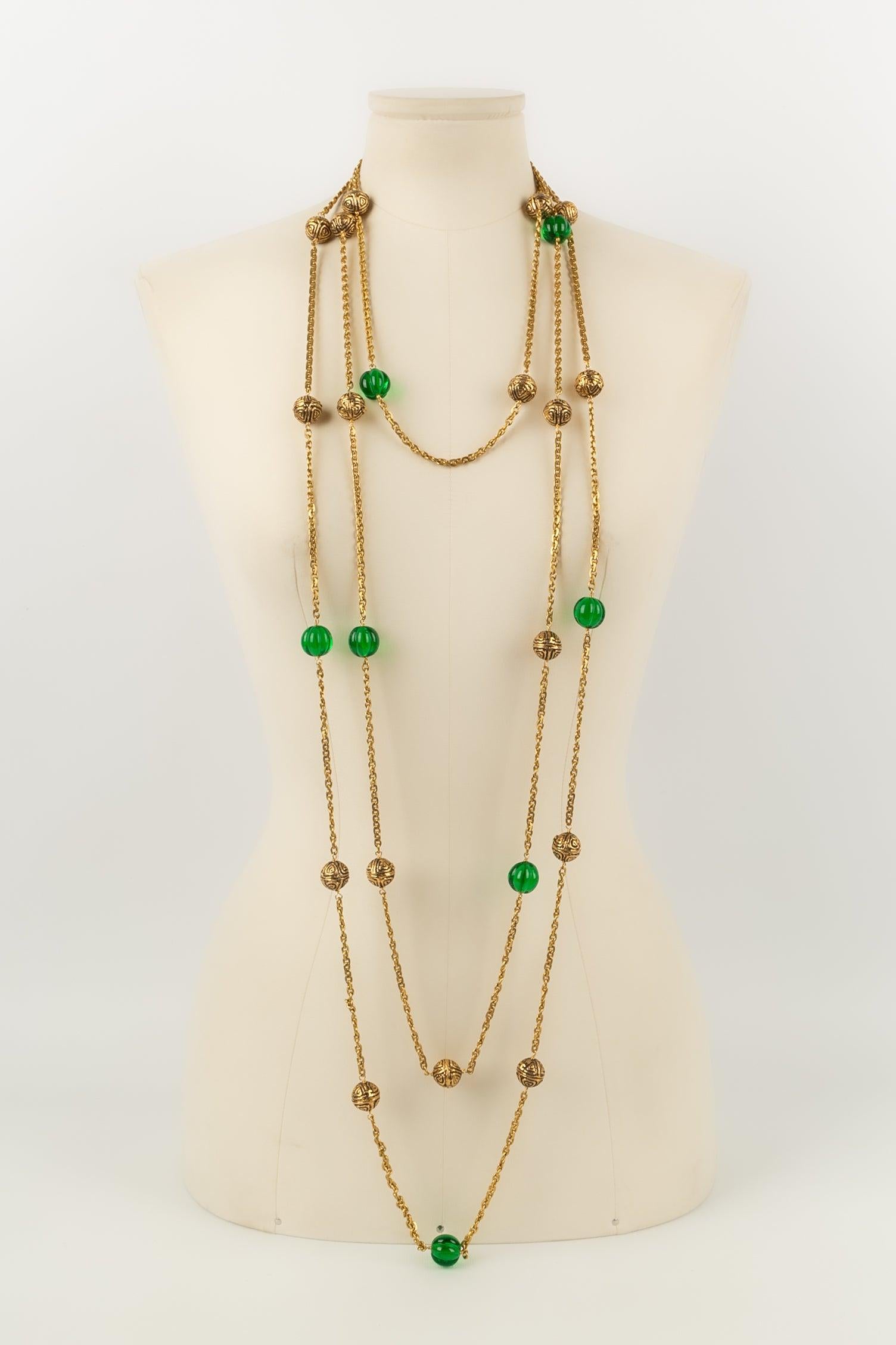 Chanel Long Necklace in Gold Metal and Glass Beads In Excellent Condition For Sale In SAINT-OUEN-SUR-SEINE, FR