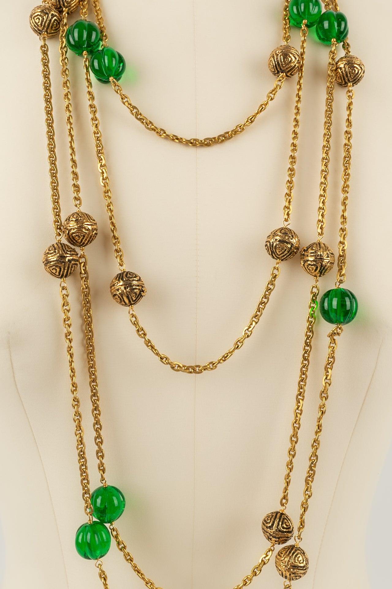 Lange Chanel-Halskette aus Goldmetall und Glasperlen Damen im Angebot