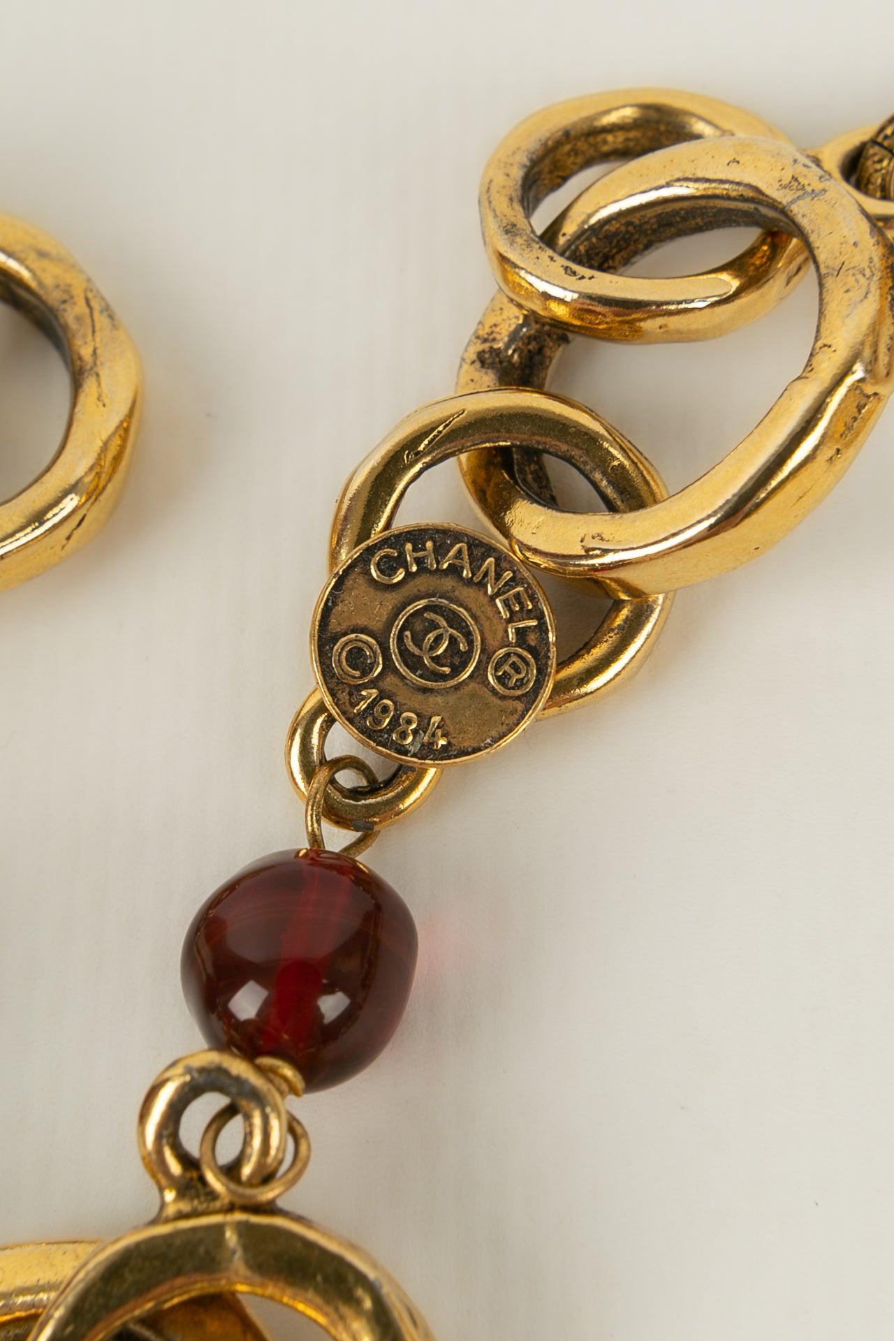 Lange Chanel-Halskette aus Goldmetall und roten Glasperlen, 1984 im Angebot 2