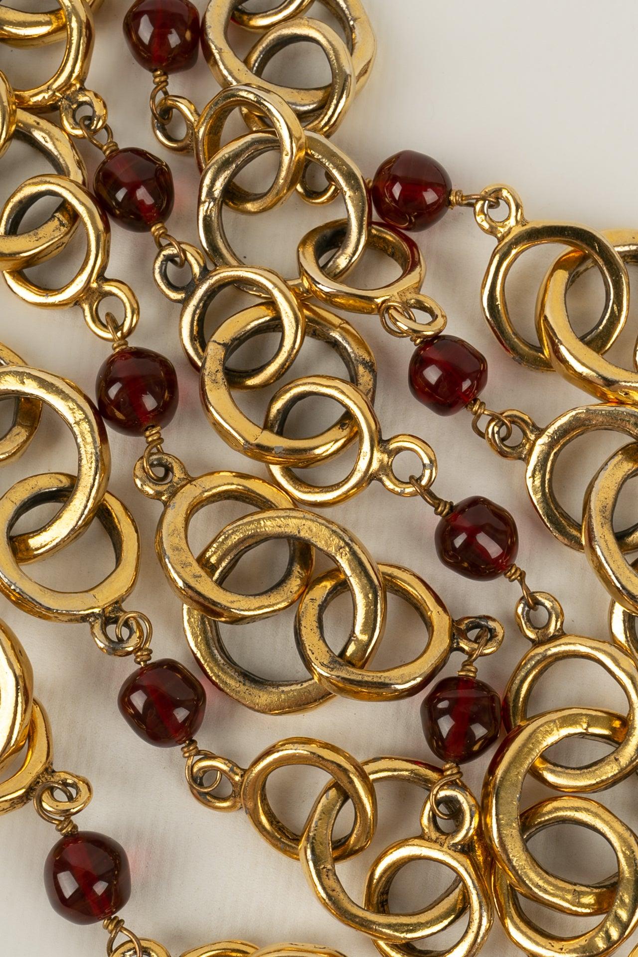 Chanel Long Necklace in Gold Metal and Red Glass Beads, 1984 For Sale 4