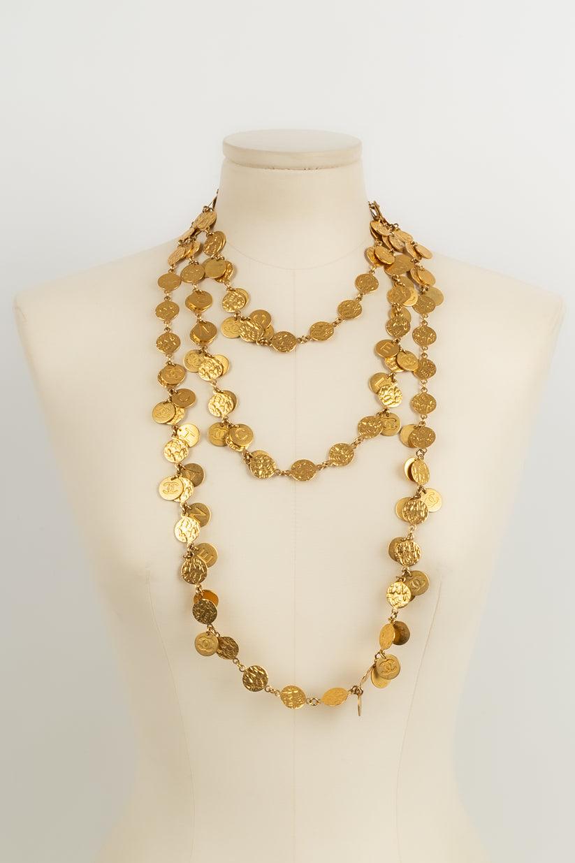 Women's Chanel Long Necklace in Golden Metal Pastilles For Sale