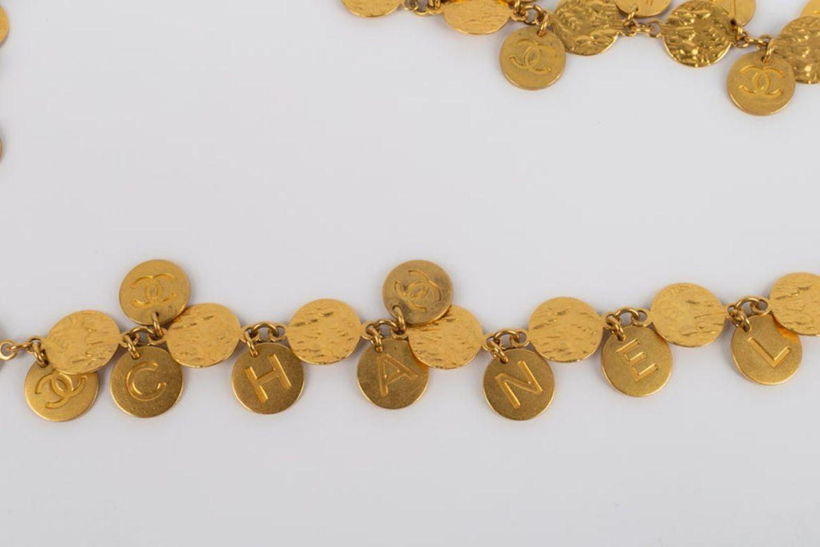 Lange Chanel-Halskette aus goldenem Metall Pastilles im Angebot 3