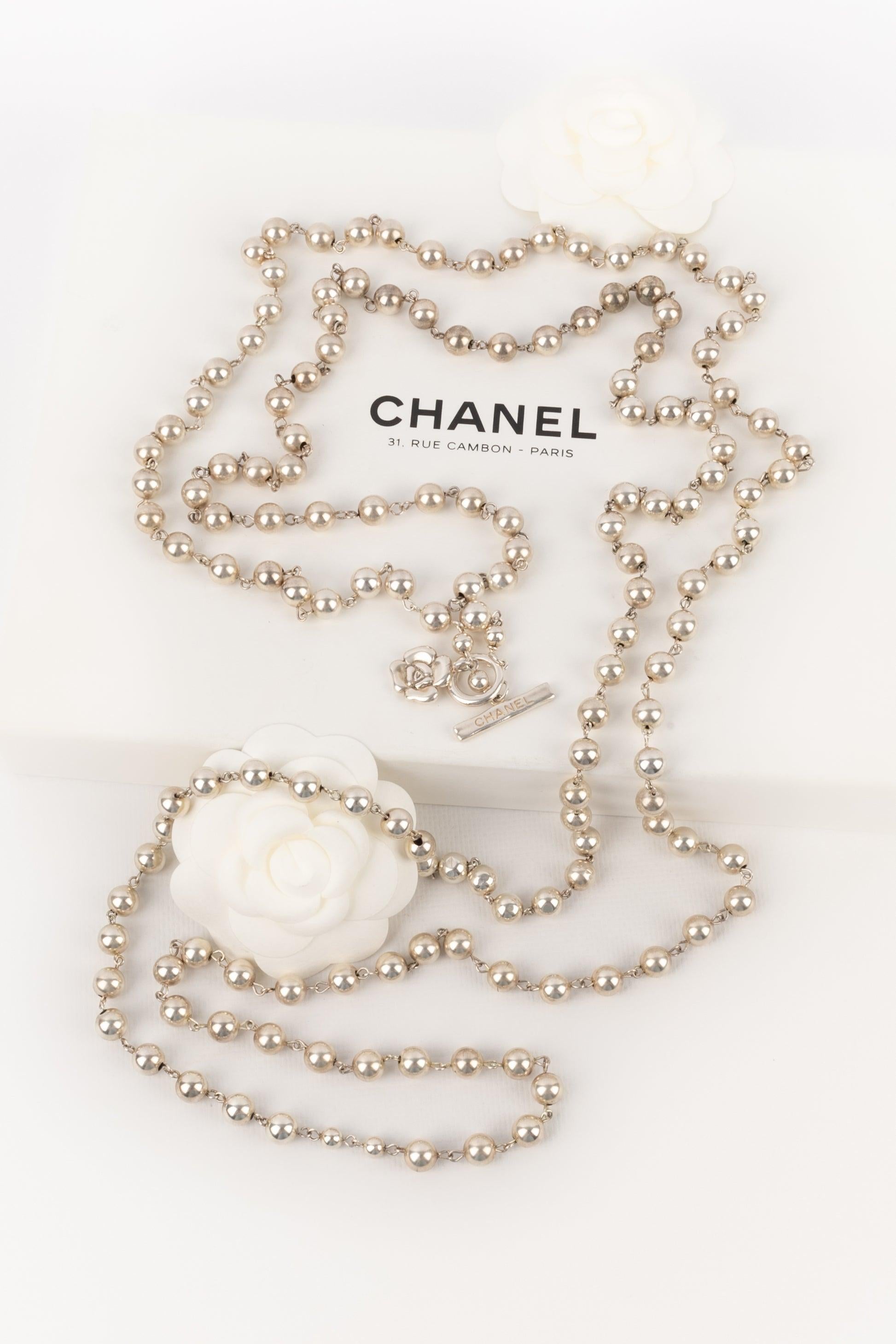 Chanel Long Necklace Made of Silvery Metallic Pearls For Sale 7