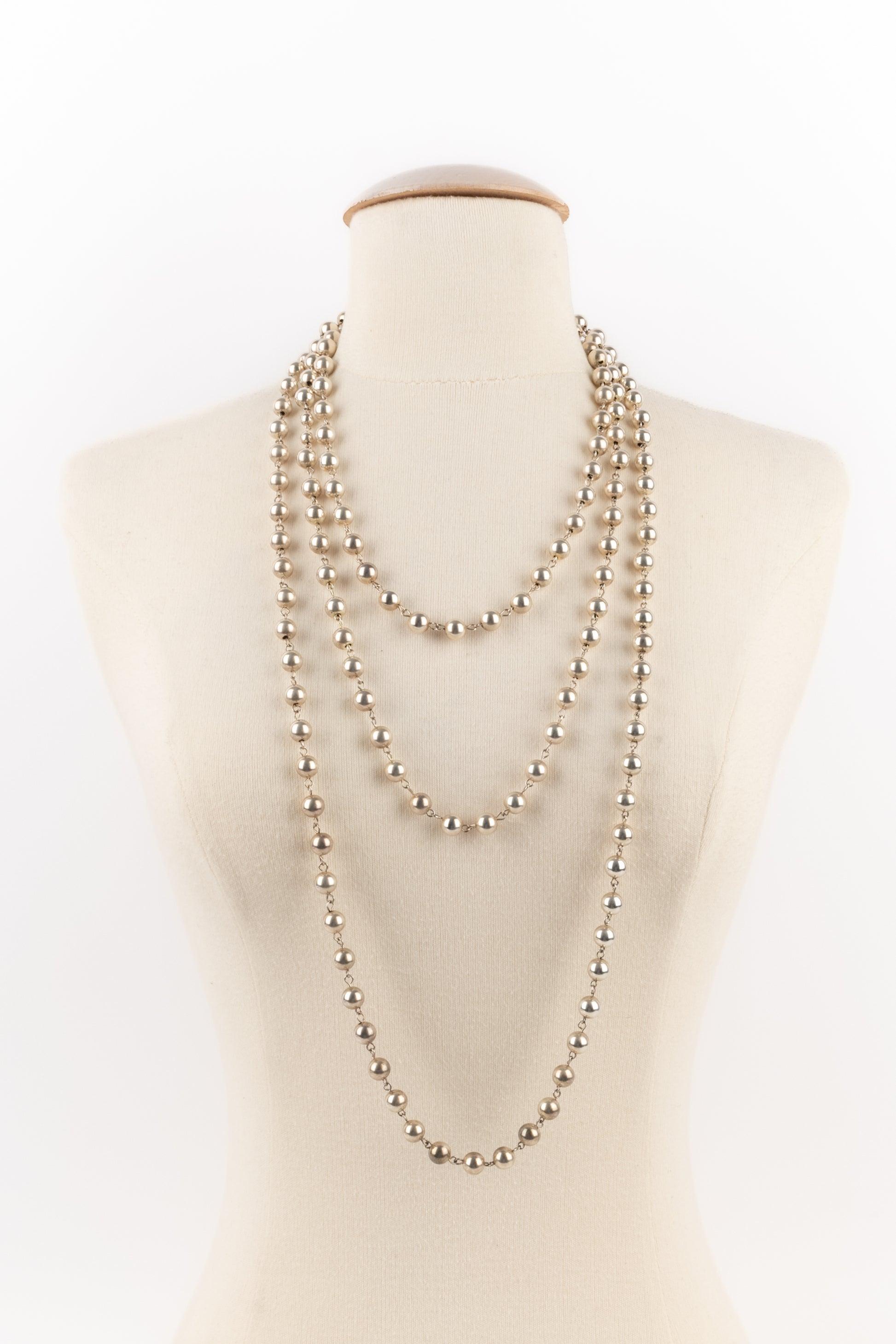 Chanel Long Necklace Made of Silvery Metallic Pearls In Good Condition For Sale In SAINT-OUEN-SUR-SEINE, FR