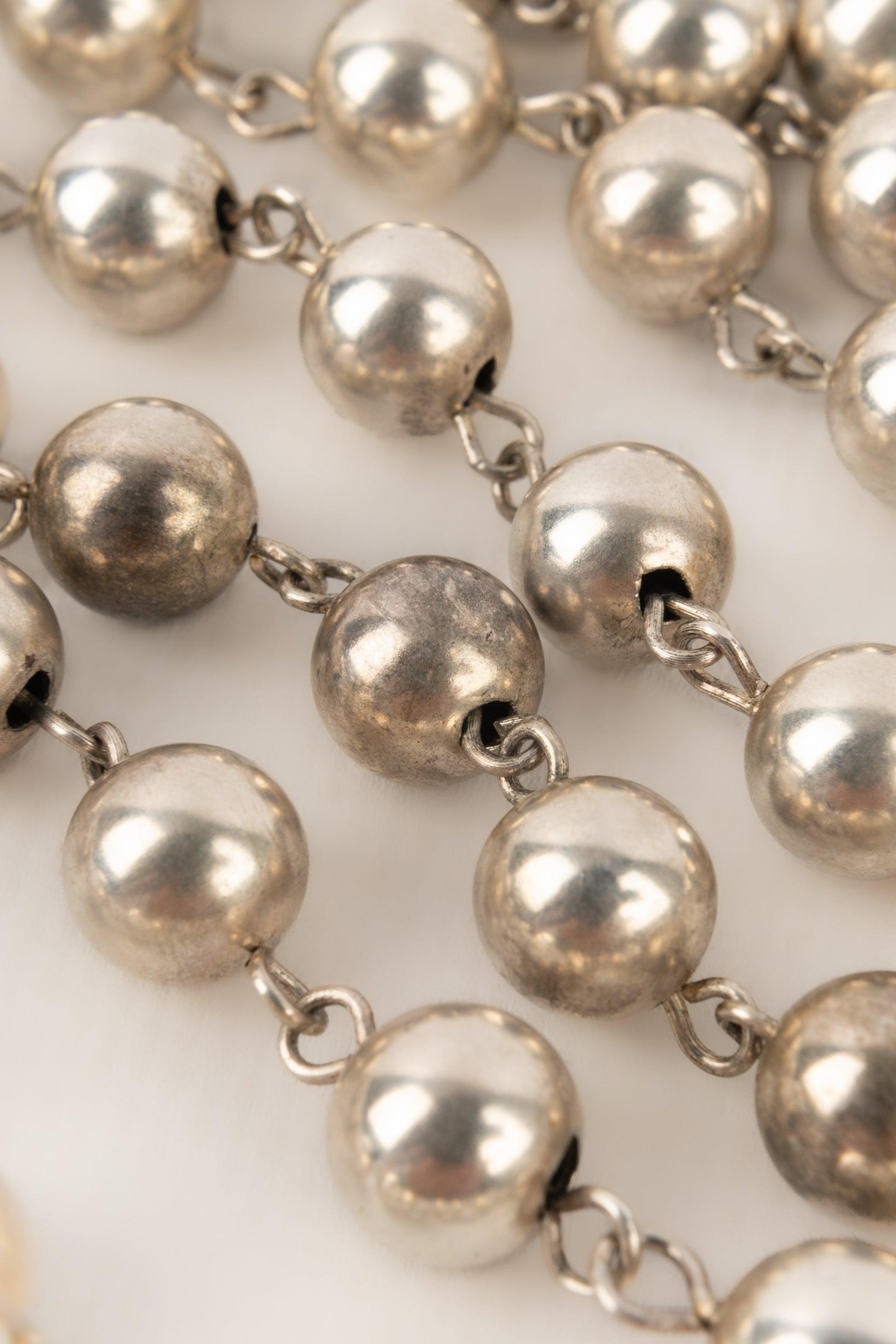 Chanel Long Necklace Made of Silvery Metallic Pearls For Sale 2