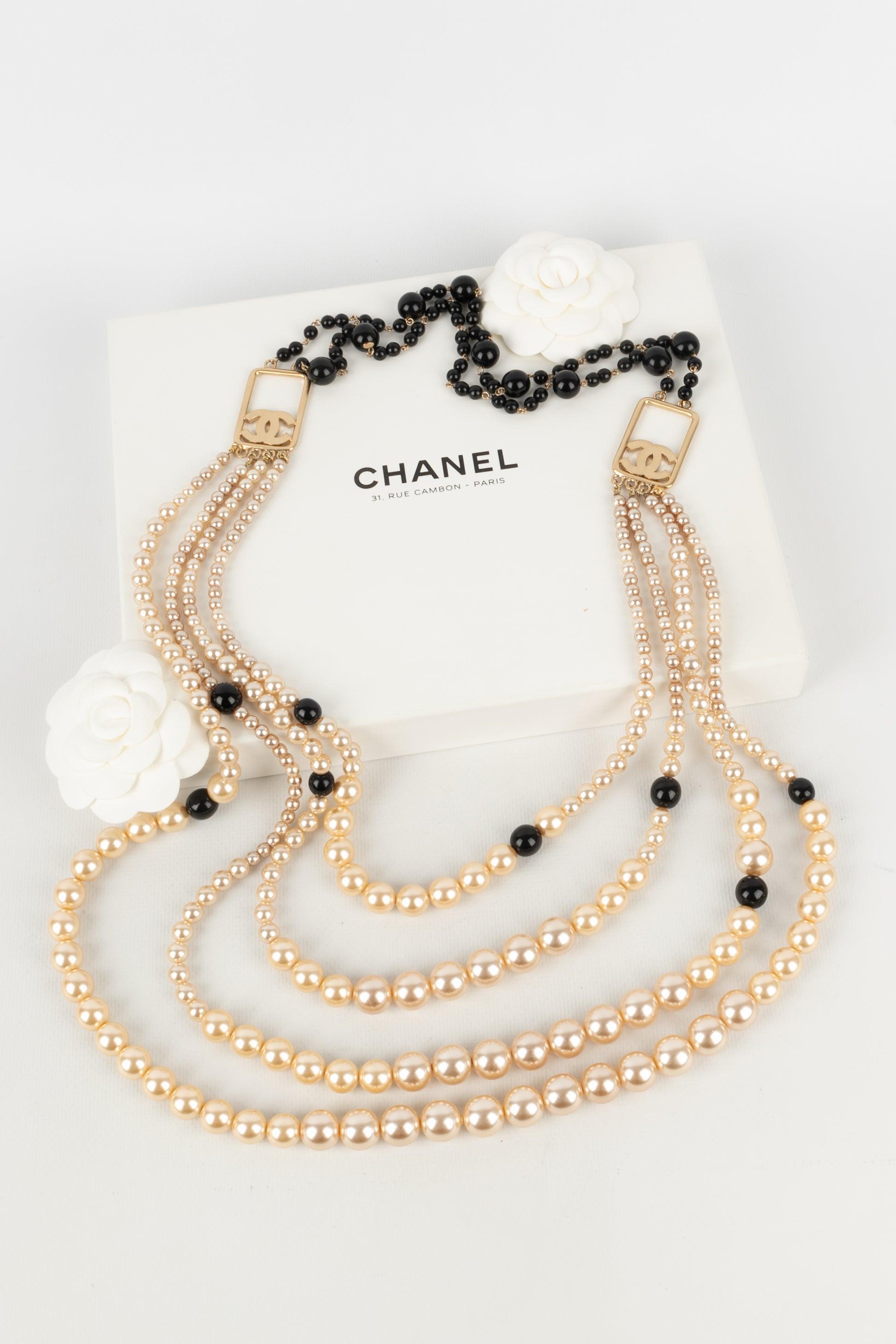 Chanel Long Necklace with Costume Pearls and Black Glass Pearls, 2003 4