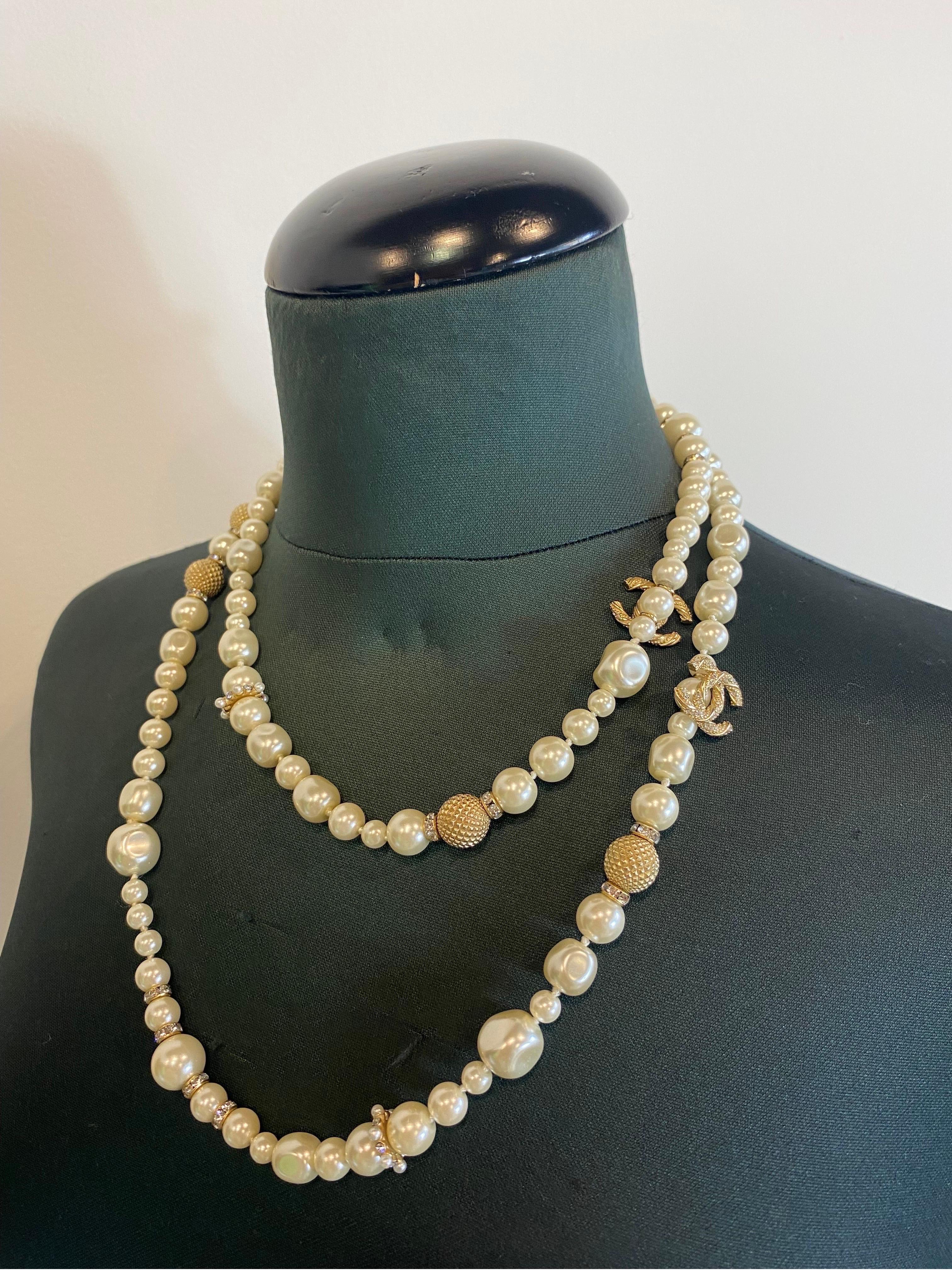 da uomo o donna Collana lunga di Chanel con perle e strass in vendita
