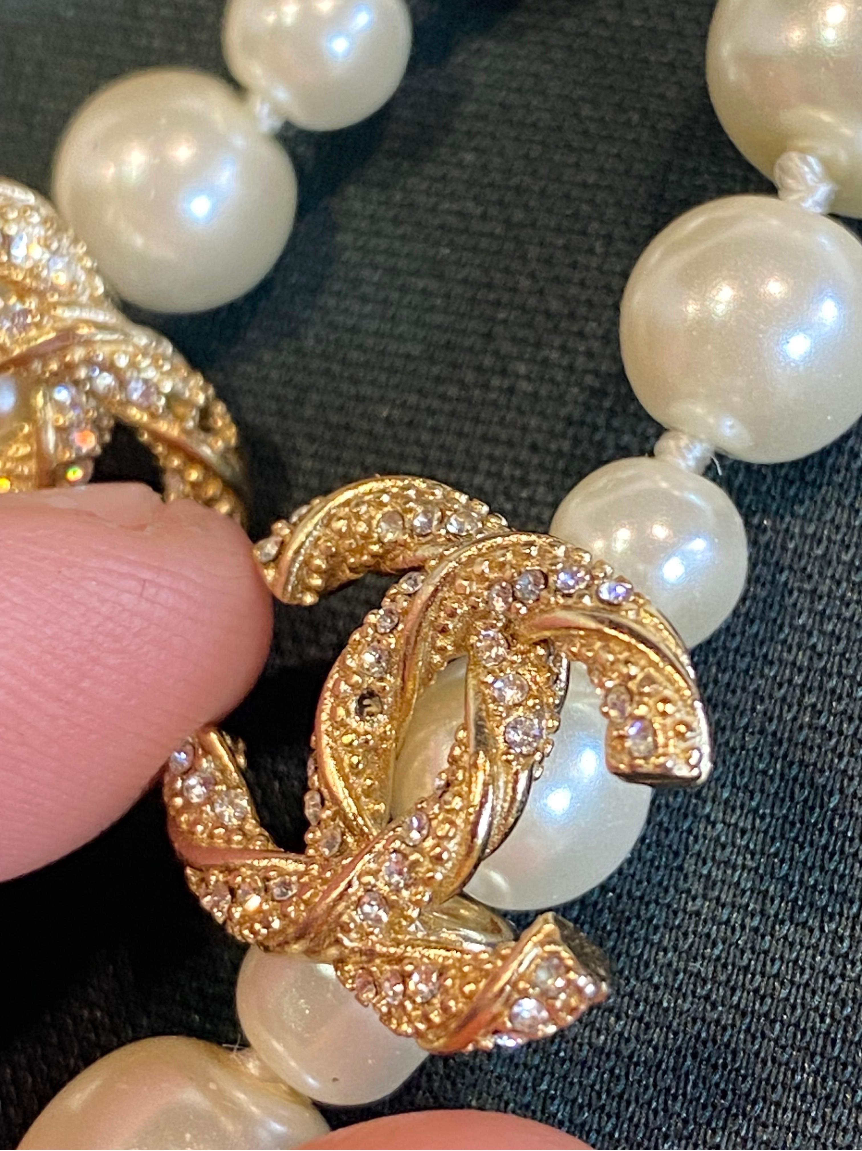 Collana lunga di Chanel con perle e strass in vendita 4