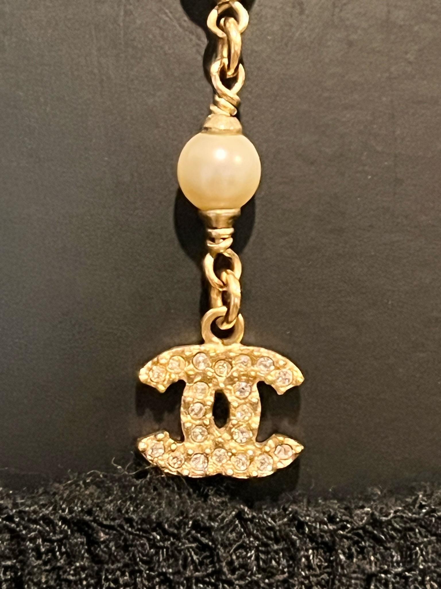 Chanel Long Pearl and Crystal Necklace In Excellent Condition In COLLINGWOOD, AU