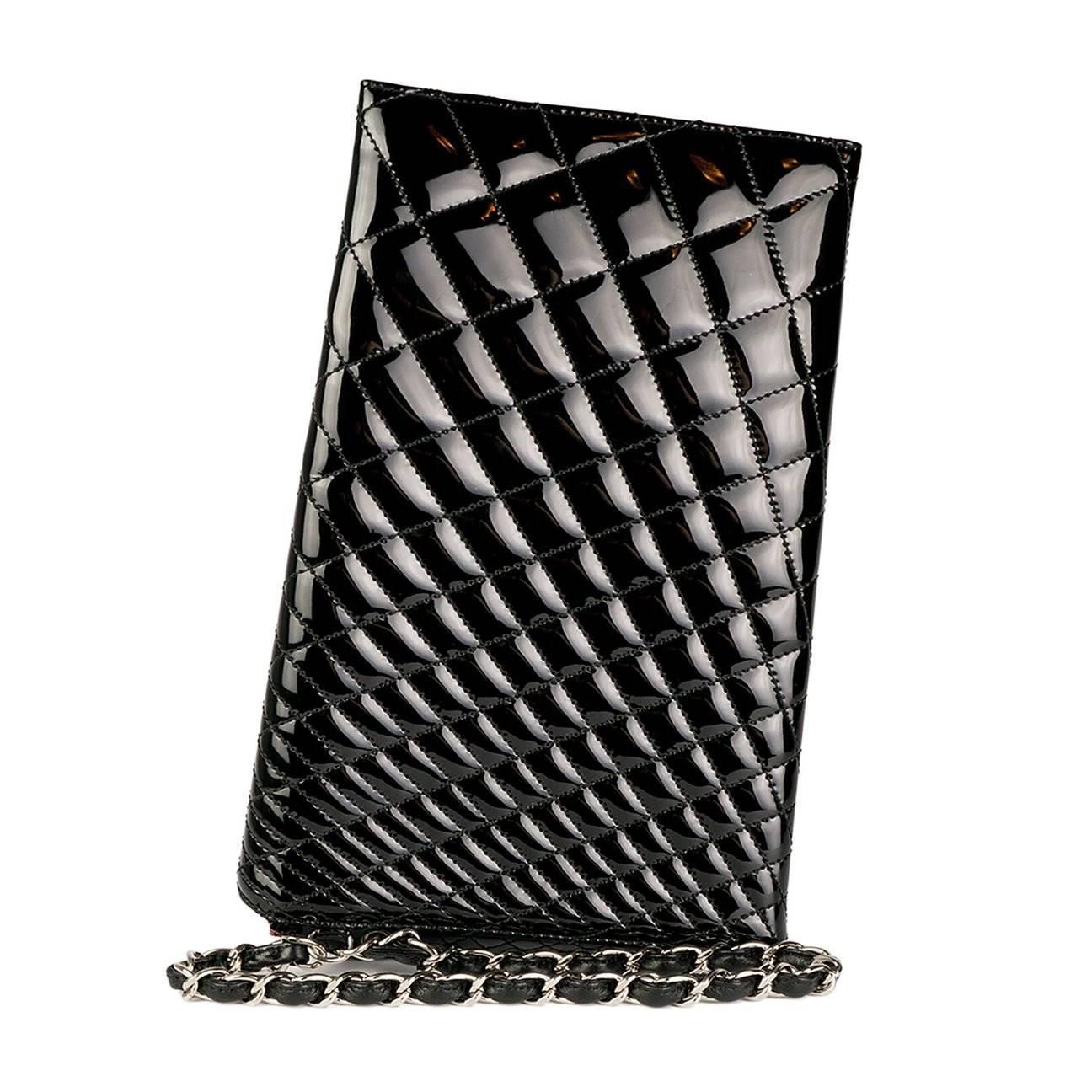 Noir Chanel - Pochette Gala en cuir verni noir avec fermeture à glissière longue en vente