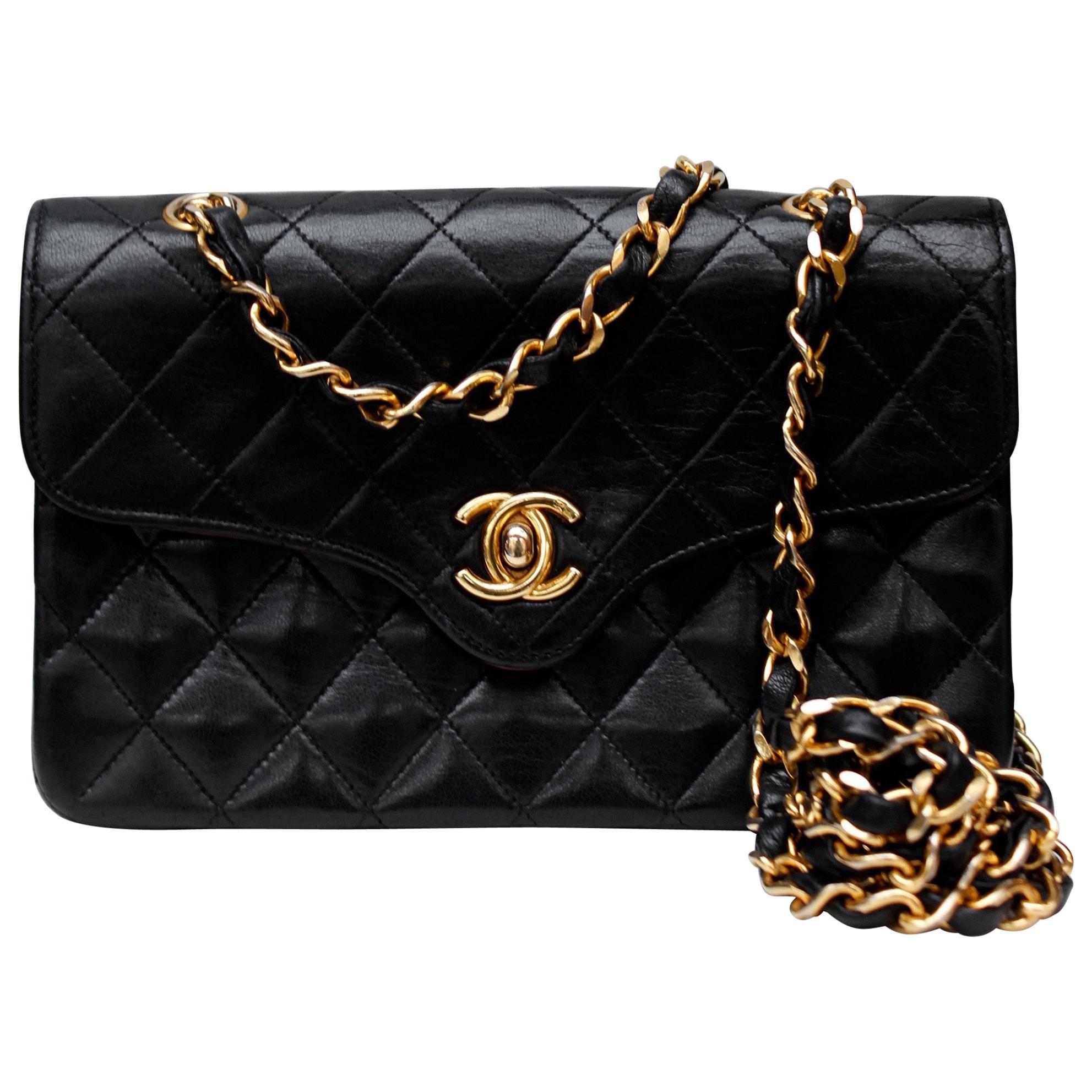 Chanel lovely black leather evening bag, 1990’s