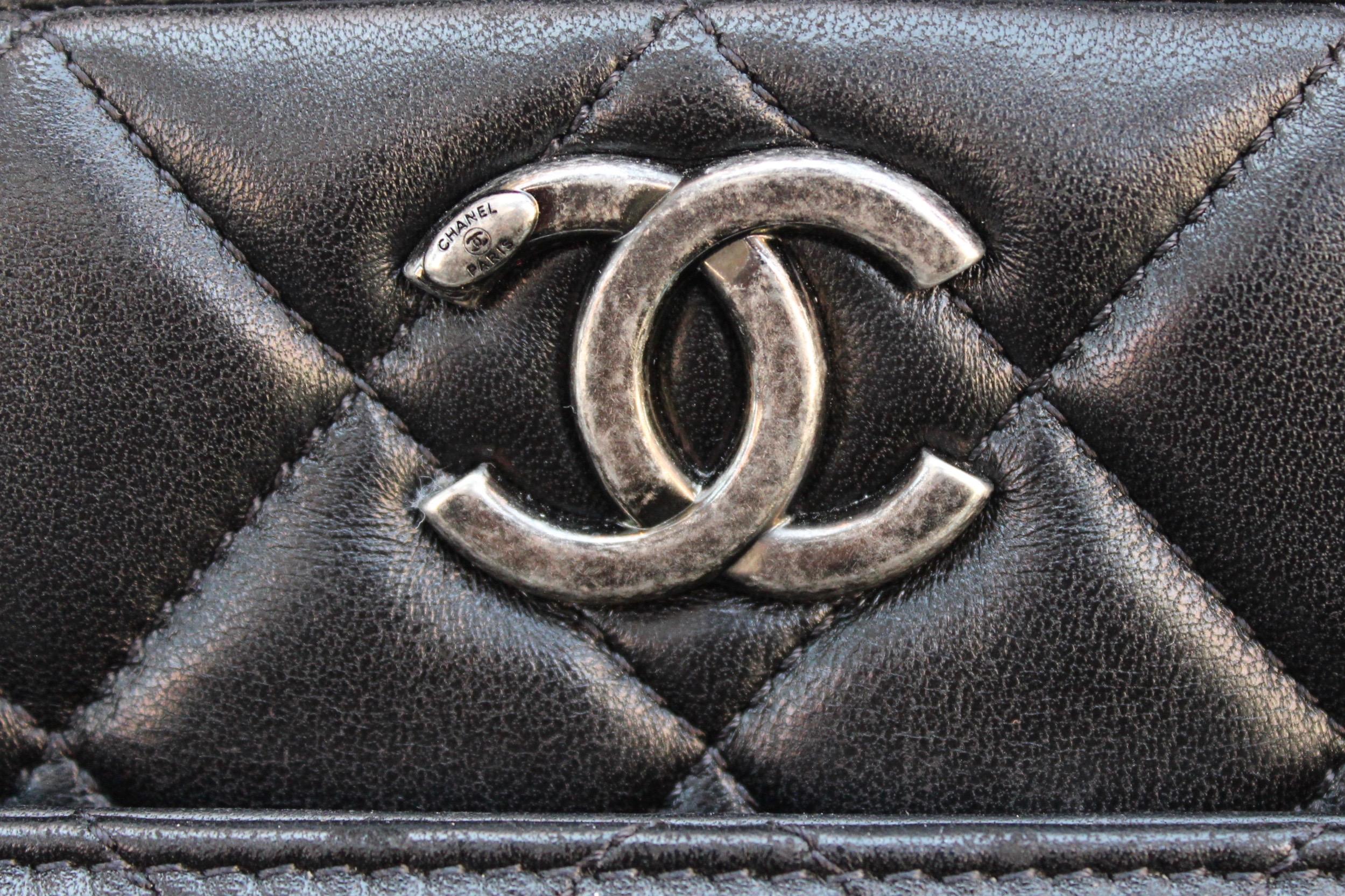 Chanel lovely black quilted bowling bag, 2010s im Angebot 5