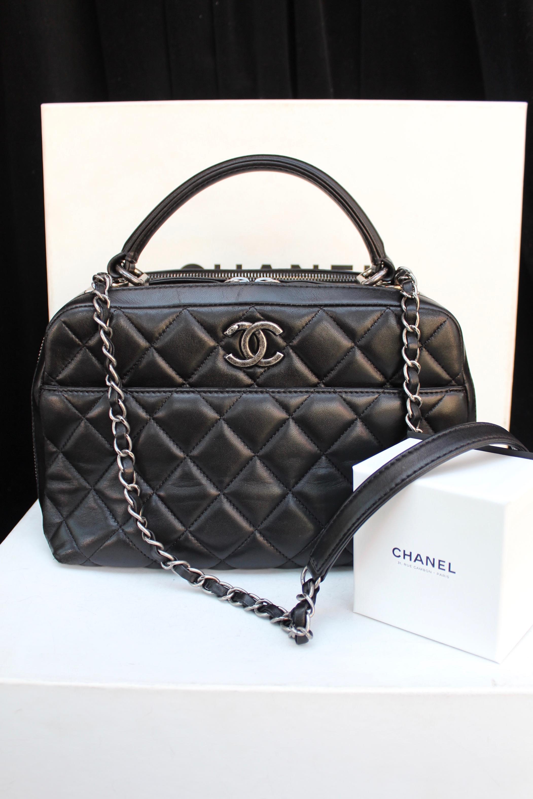 Chanel lovely black quilted bowling bag, 2010s (Schwarz) im Angebot