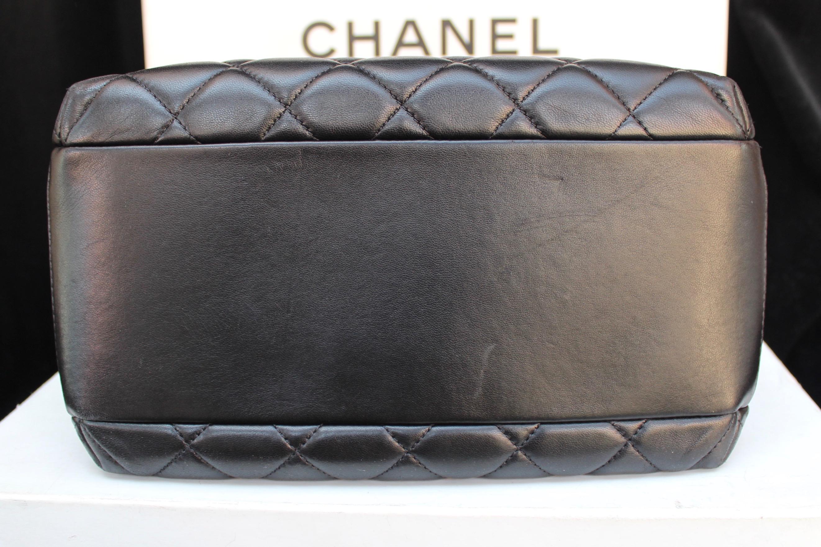 Women's Chanel lovely black quilted bowling bag, 2010s For Sale