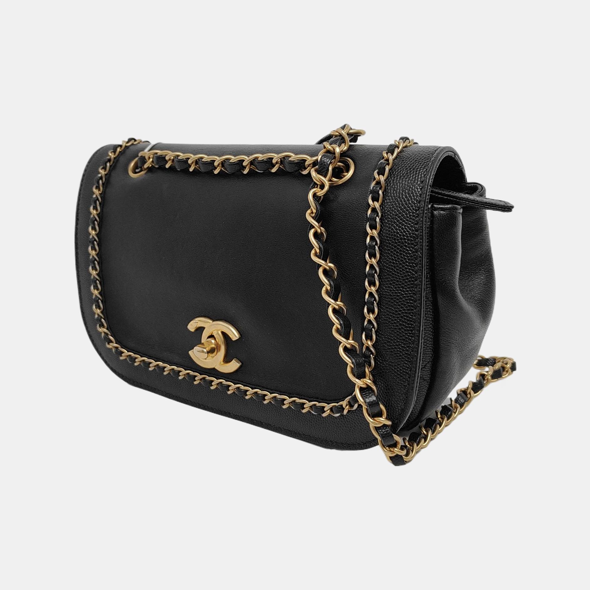 Chanel Lovely Chains Flap Bag Black Calfskin Leather Gold Hardware 2018-19 In Excellent Condition In AUBERVILLIERS, FR