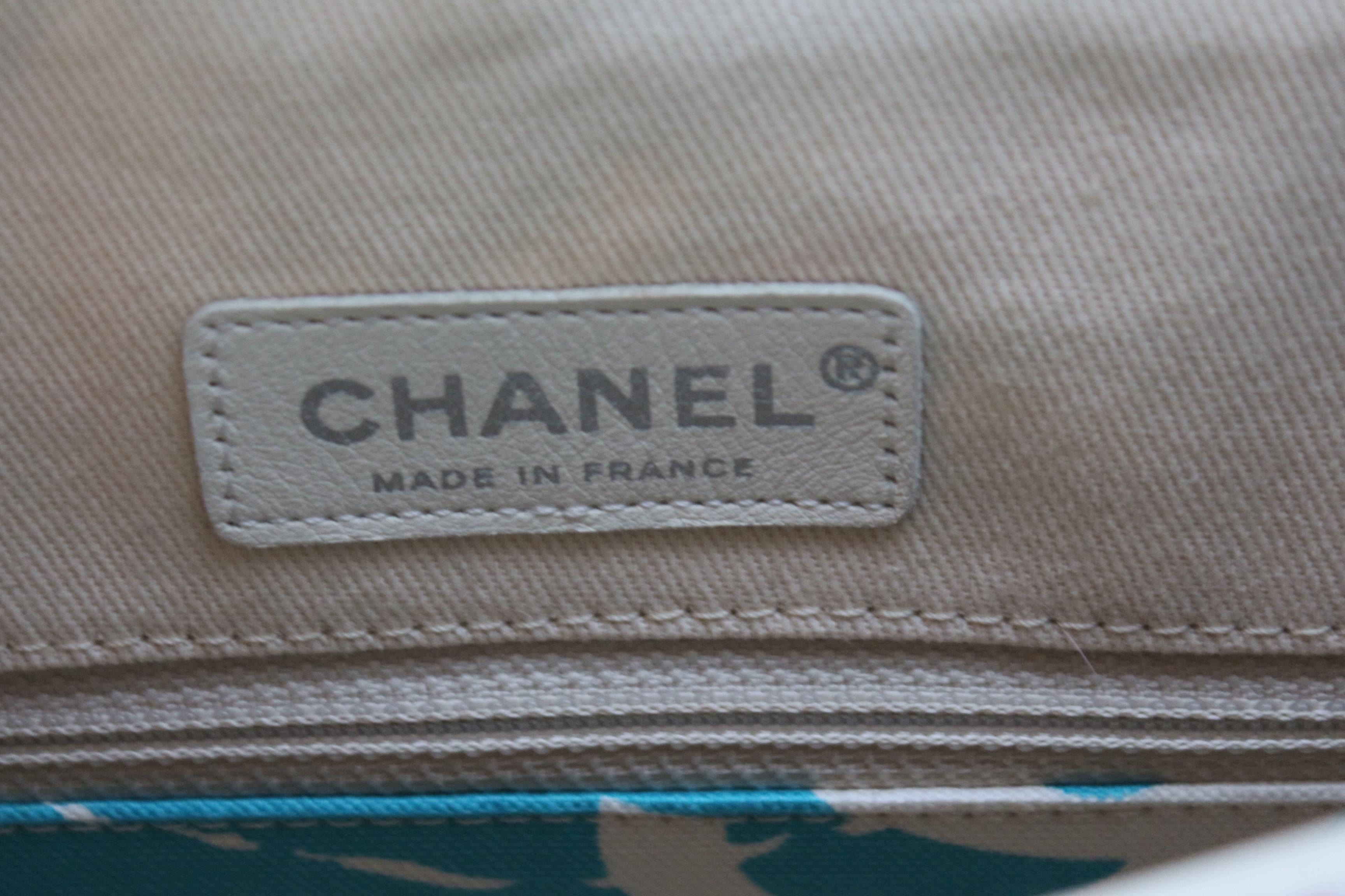 Chanel lovely collector handbag in turquoise canvas, 2005 4