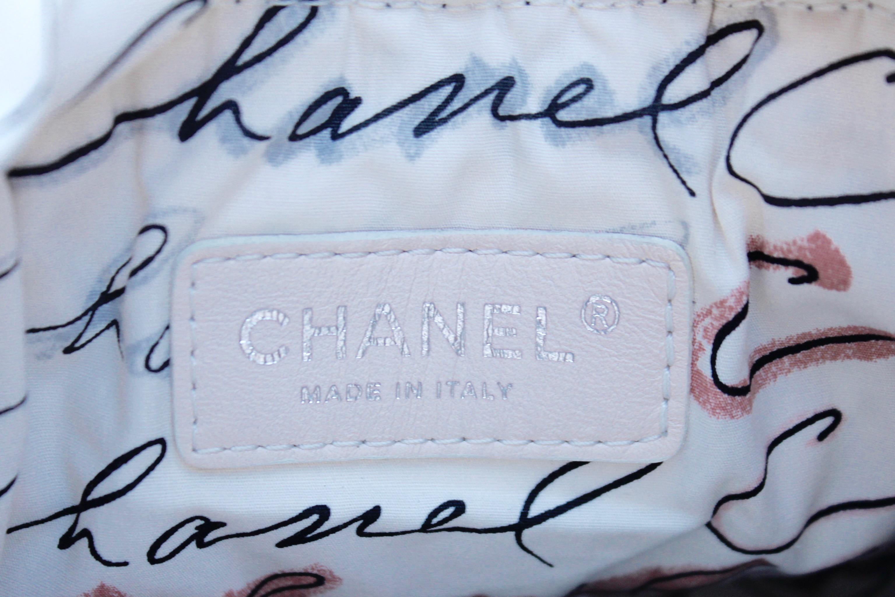 Chanel lovely purse-shaped bag in black raffia and printed canvas 4