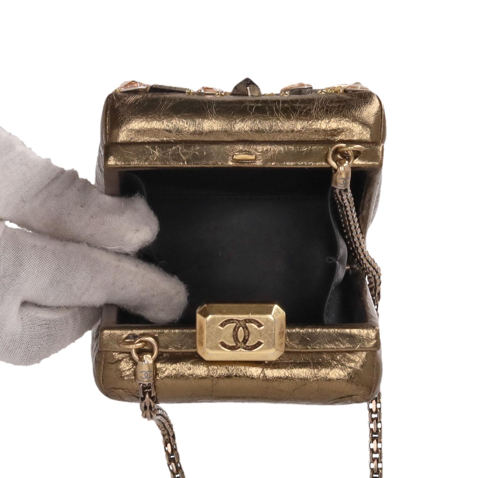 Bolso Chanel Edición Limitada Kiss Me Lock Piel y Cristal en venta 2