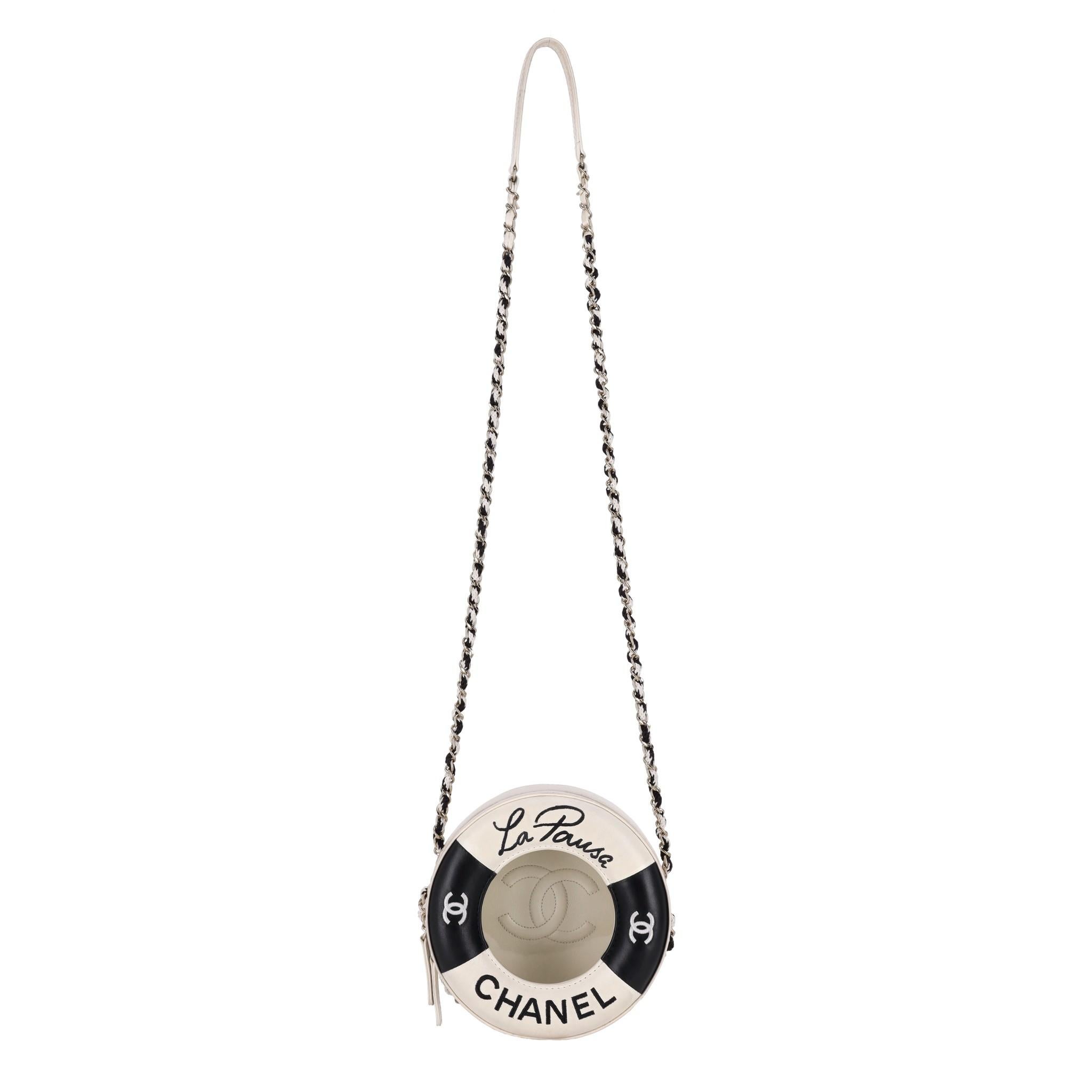 Chanel Ltd Edition La Pausa Coco Lifesaver Bag

From 2019 collection in black and white leather with gold hardware. Embroidered 'CC' logos and detailing to the front with signature diamond stitching to the leather.

Featuring leather and chain