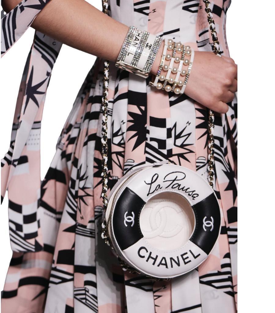 Chanel édition limitée La Pausa Rescue Buoy Bag en vente 2
