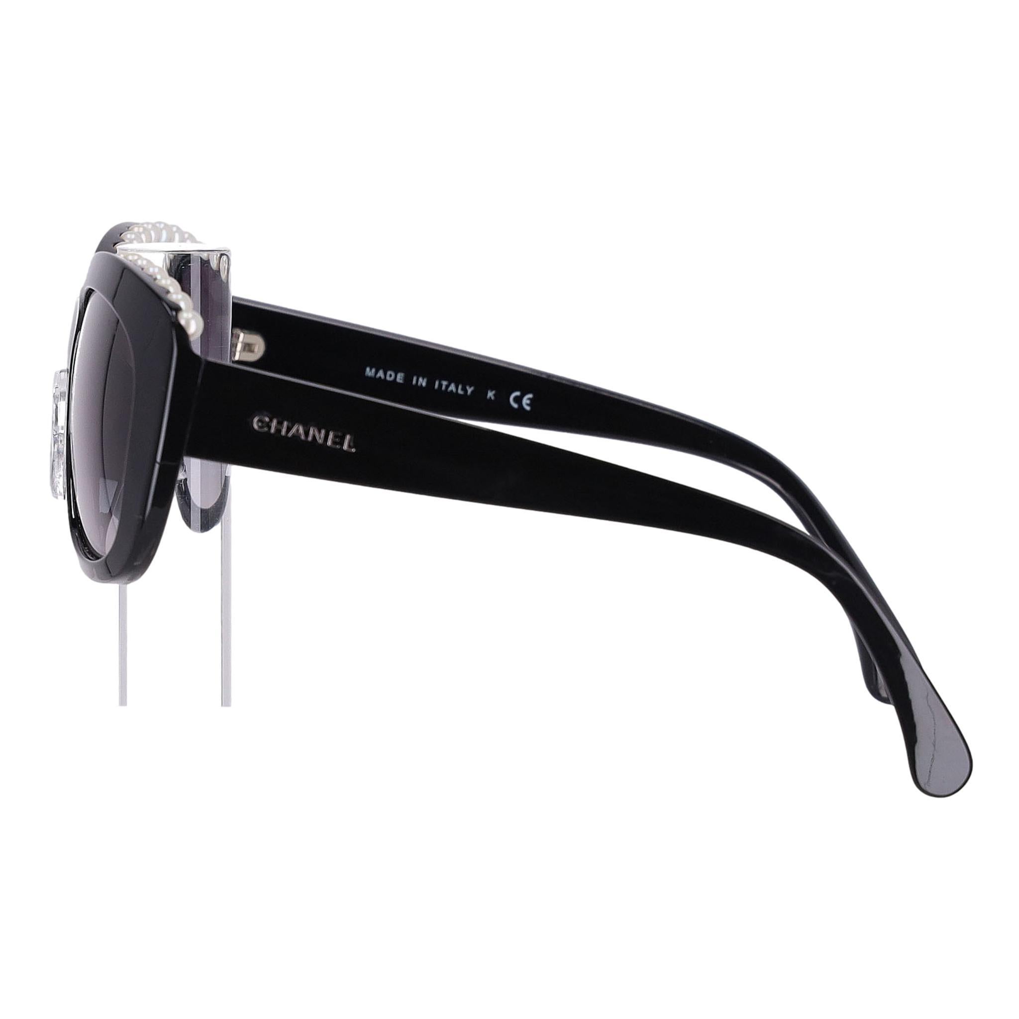Chanel Ltd Edition Lunettes de soleil yeux de chat ornées de perles Excellent état à London, GB