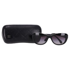 Chanel Ltd Edition Lunettes de soleil yeux de chat ornées de perles