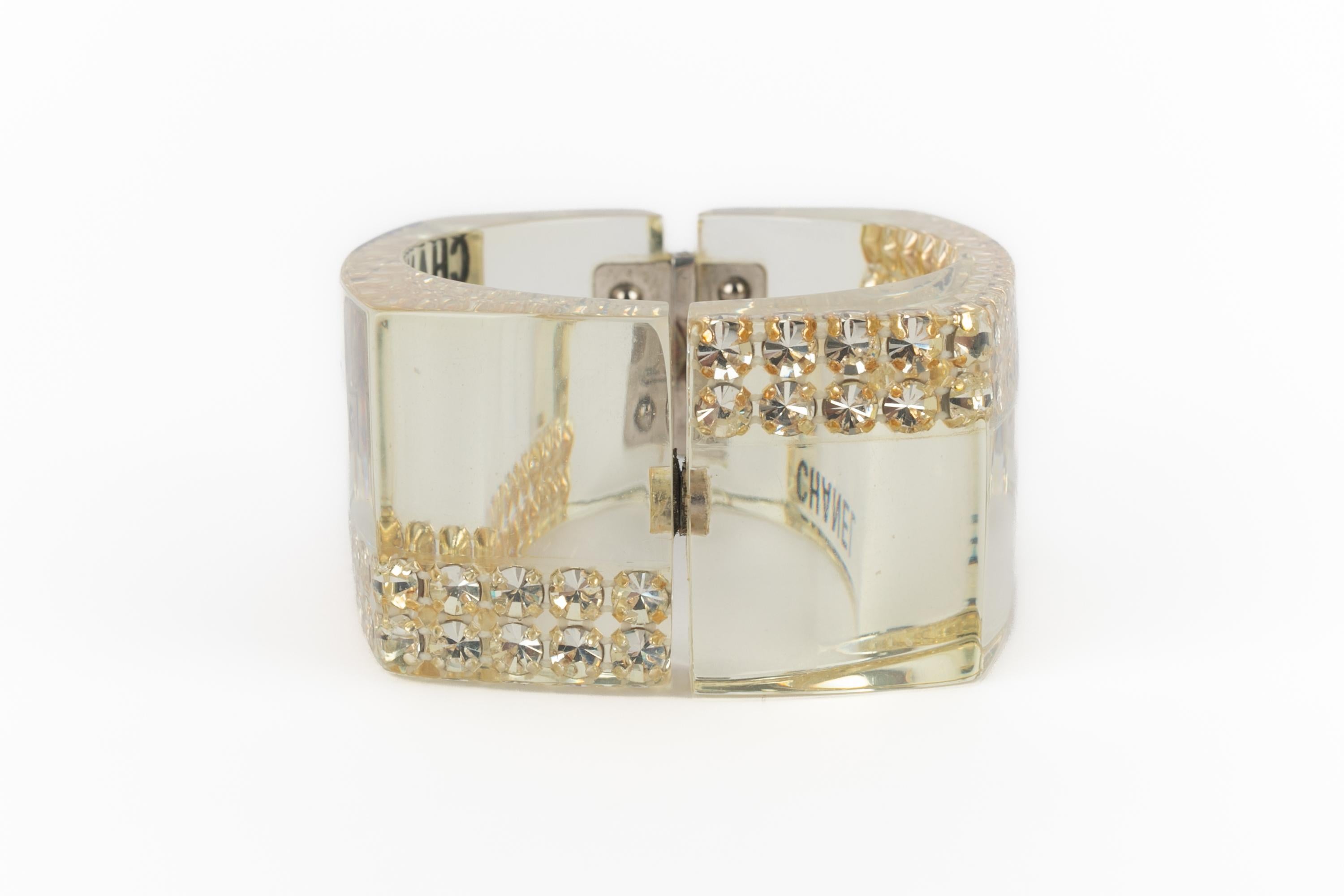 Donna Bracciale Chanel in lucite 2005 in vendita