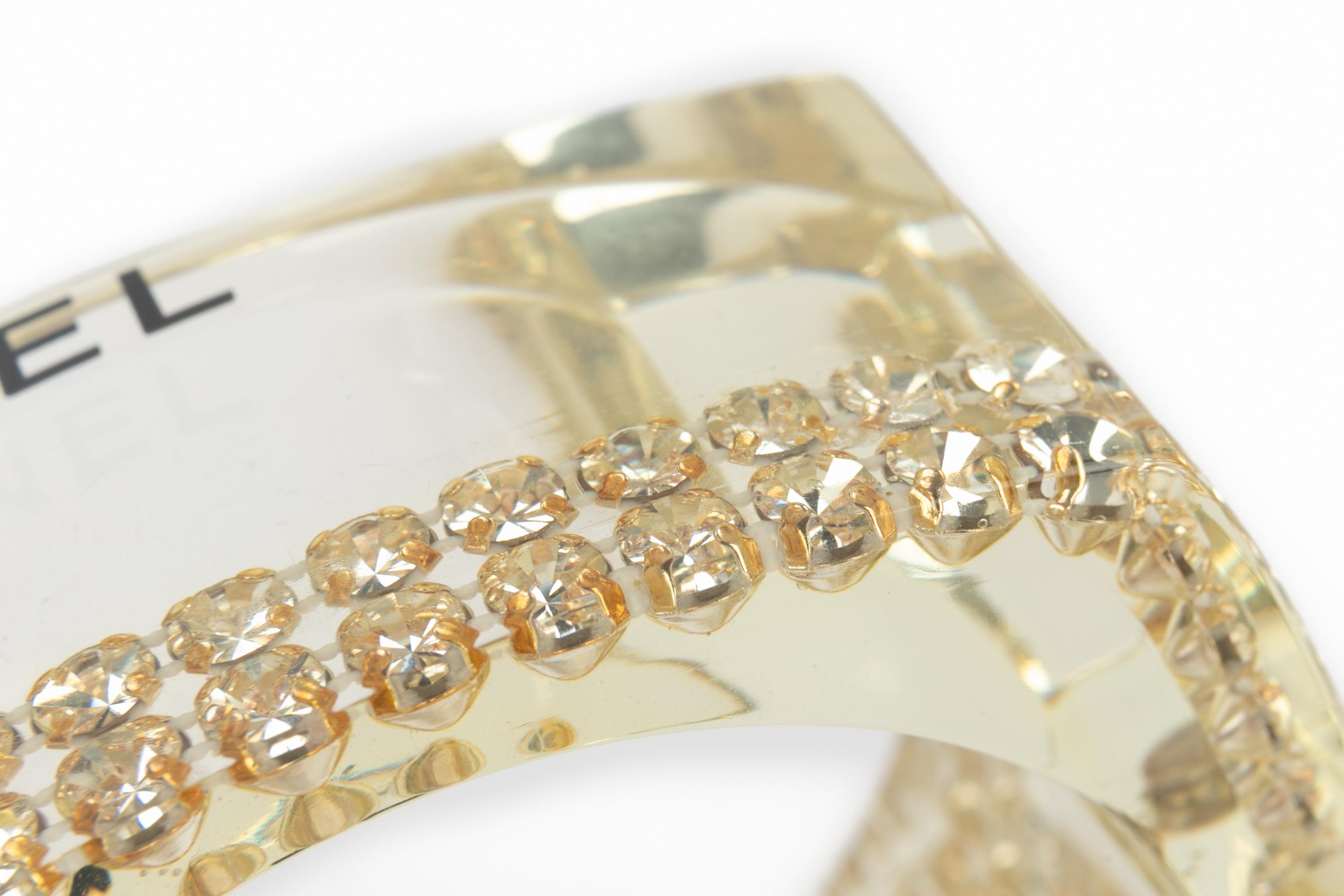 Bracciale Chanel in lucite 2005 in vendita 4