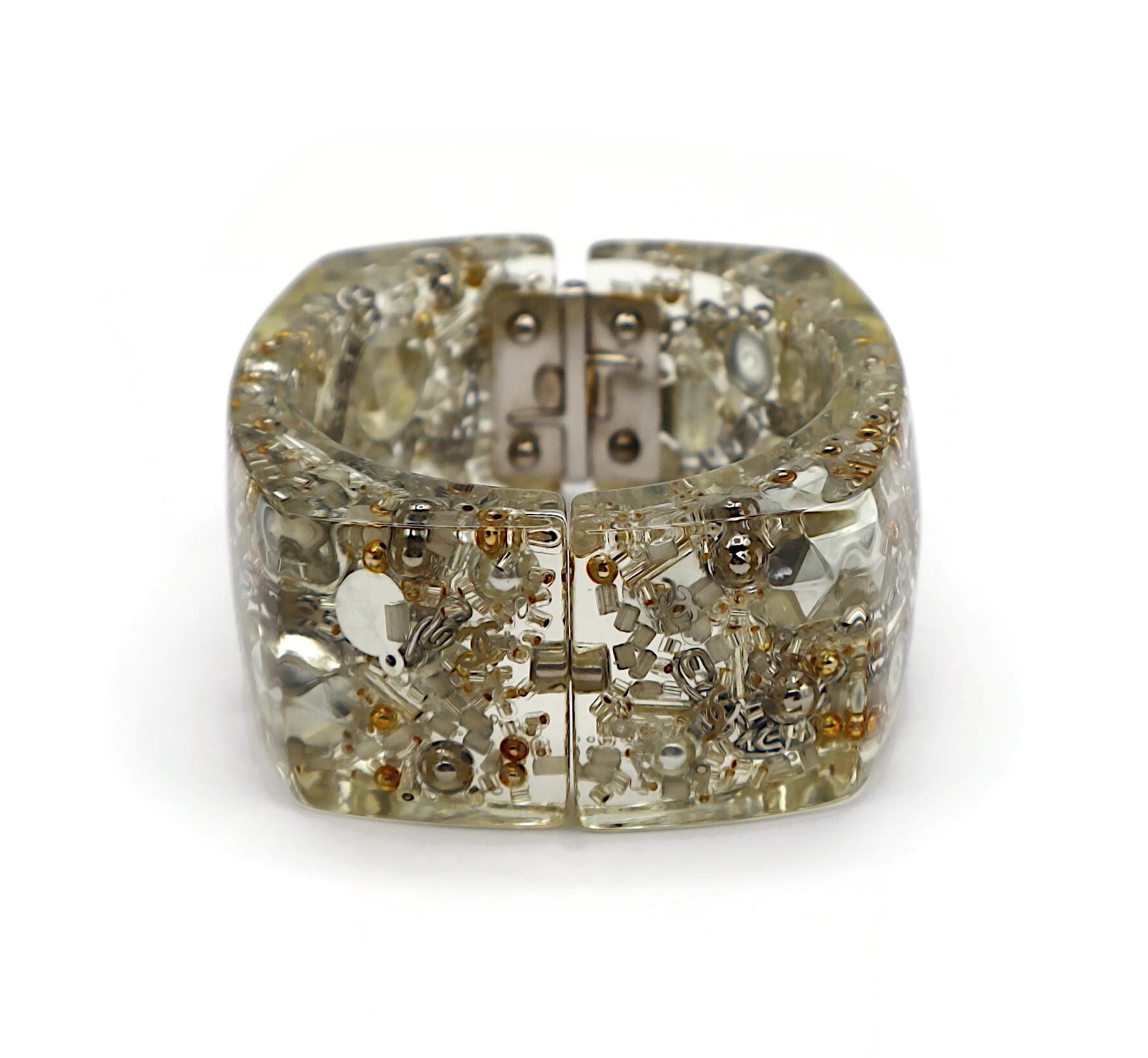 CHANEL Lucite CC Logo Clamper Cuff Bracelet , 2013 en vente 1