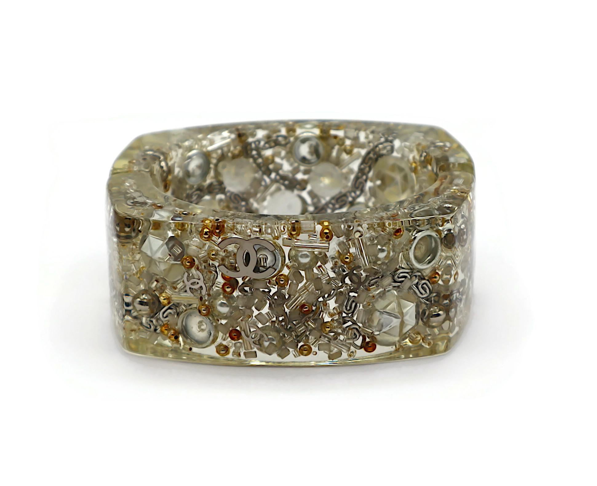 CHANEL Lucite CC Logo Clamper Cuff Bracelet , 2013 en vente 2