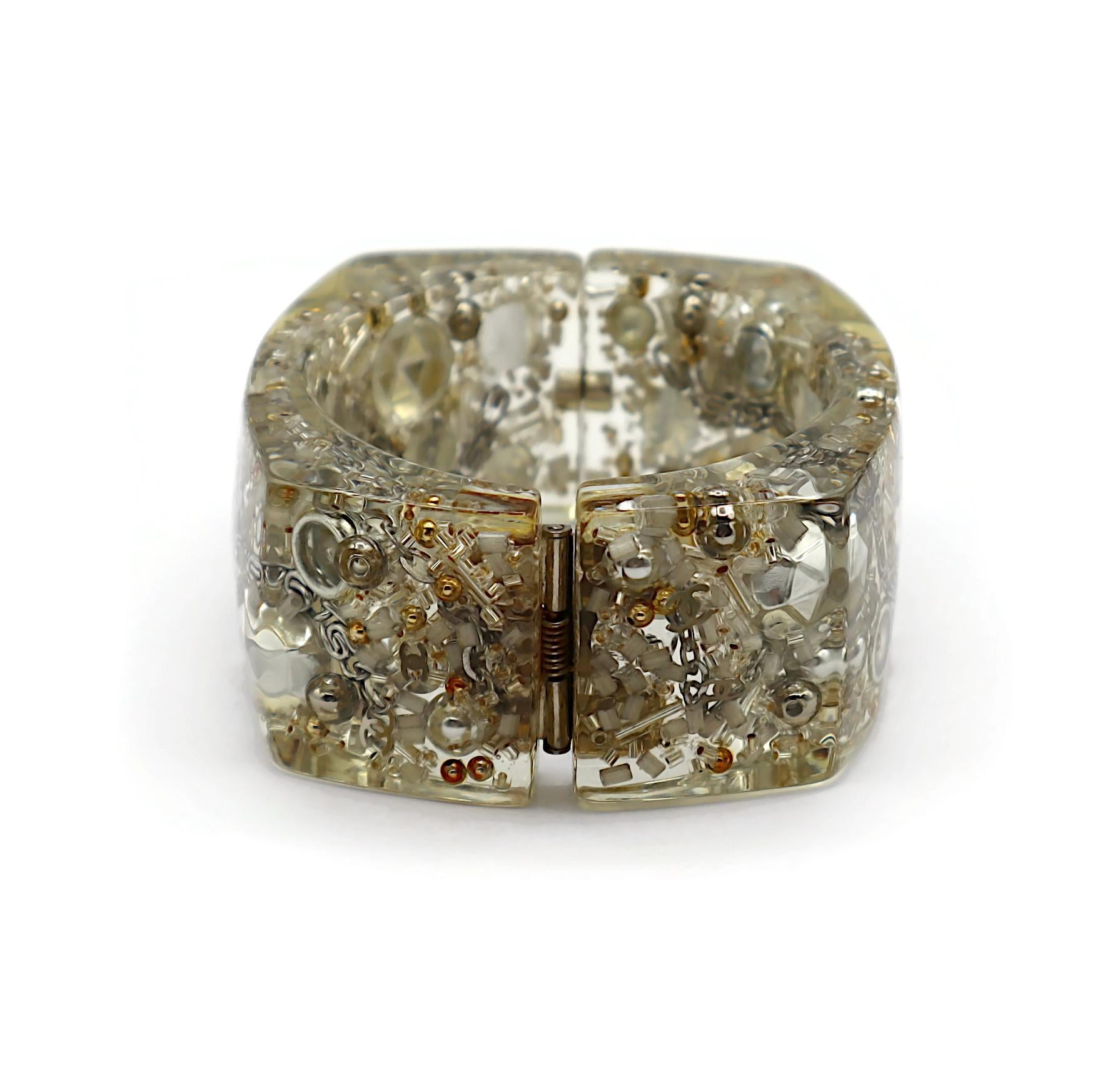 CHANEL Lucite CC Logo Clamper Cuff Bracelet , 2013 en vente 3