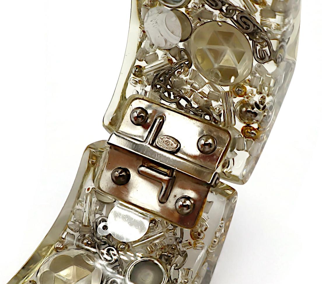 CHANEL Lucite CC Logo Clamper Cuff Bracelet , 2013 en vente 6