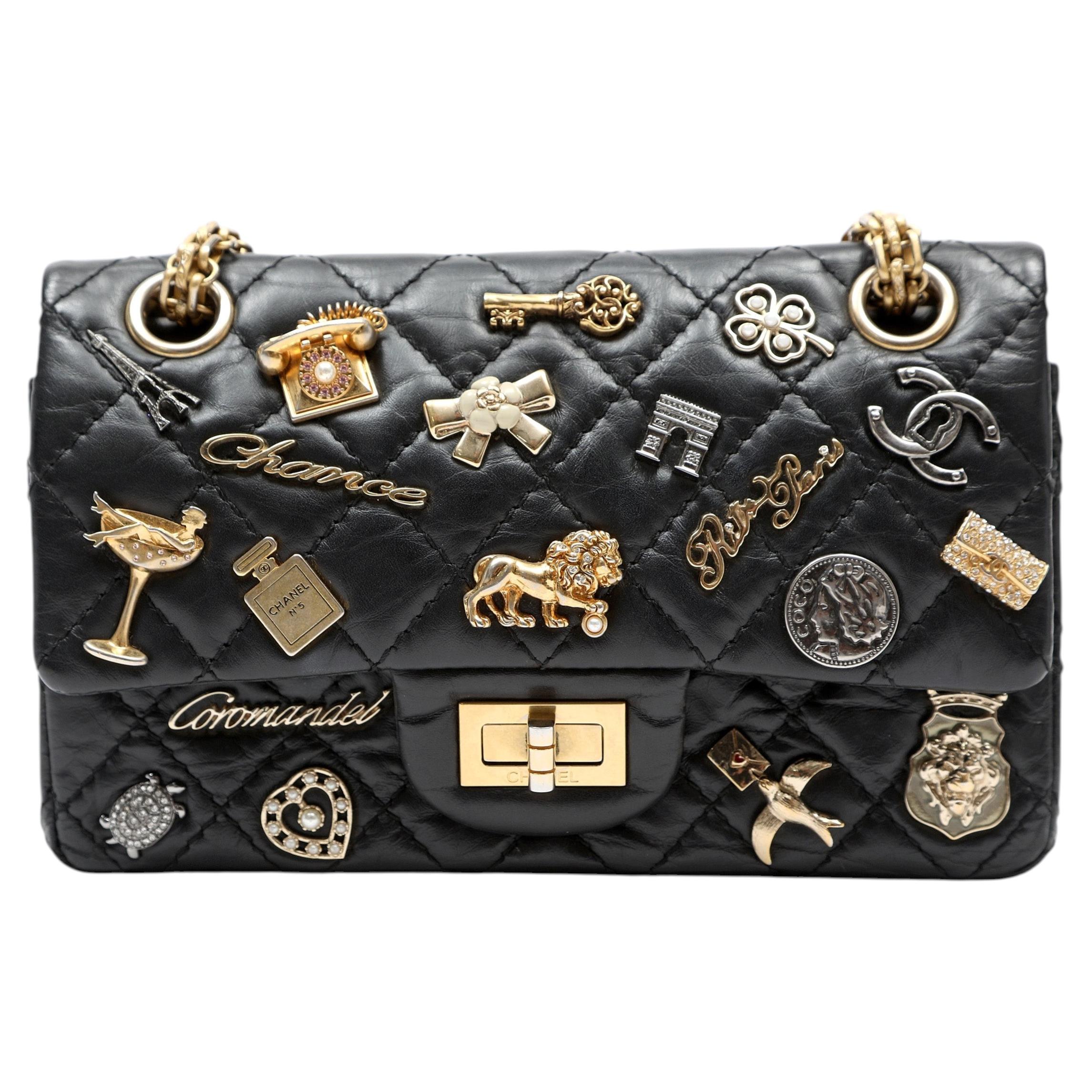 Chanel Lucky Charms Reissue 2.55 Borsa con patta nera trapuntata in pelle di vitello invecchiata GHW in vendita
