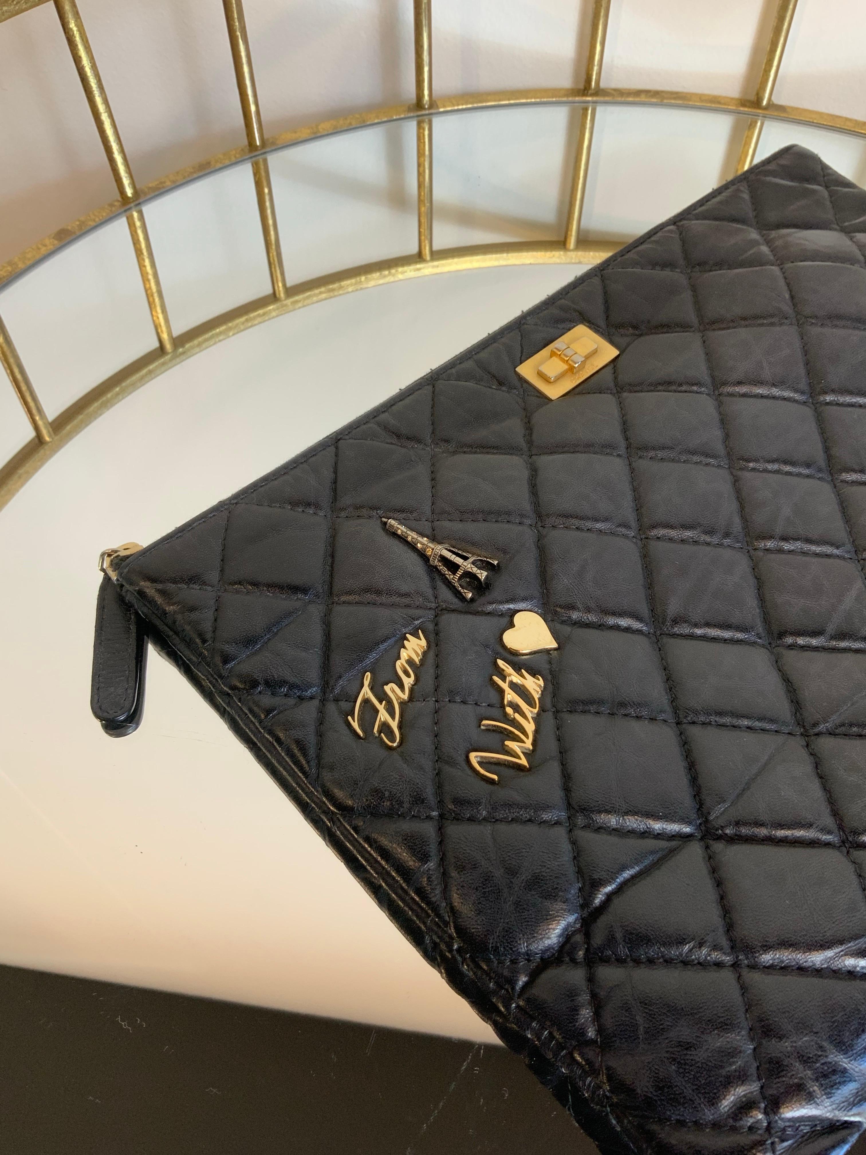 Chanel Lucky Charms Reissued gesteppte Clutch (Schwarz) im Angebot