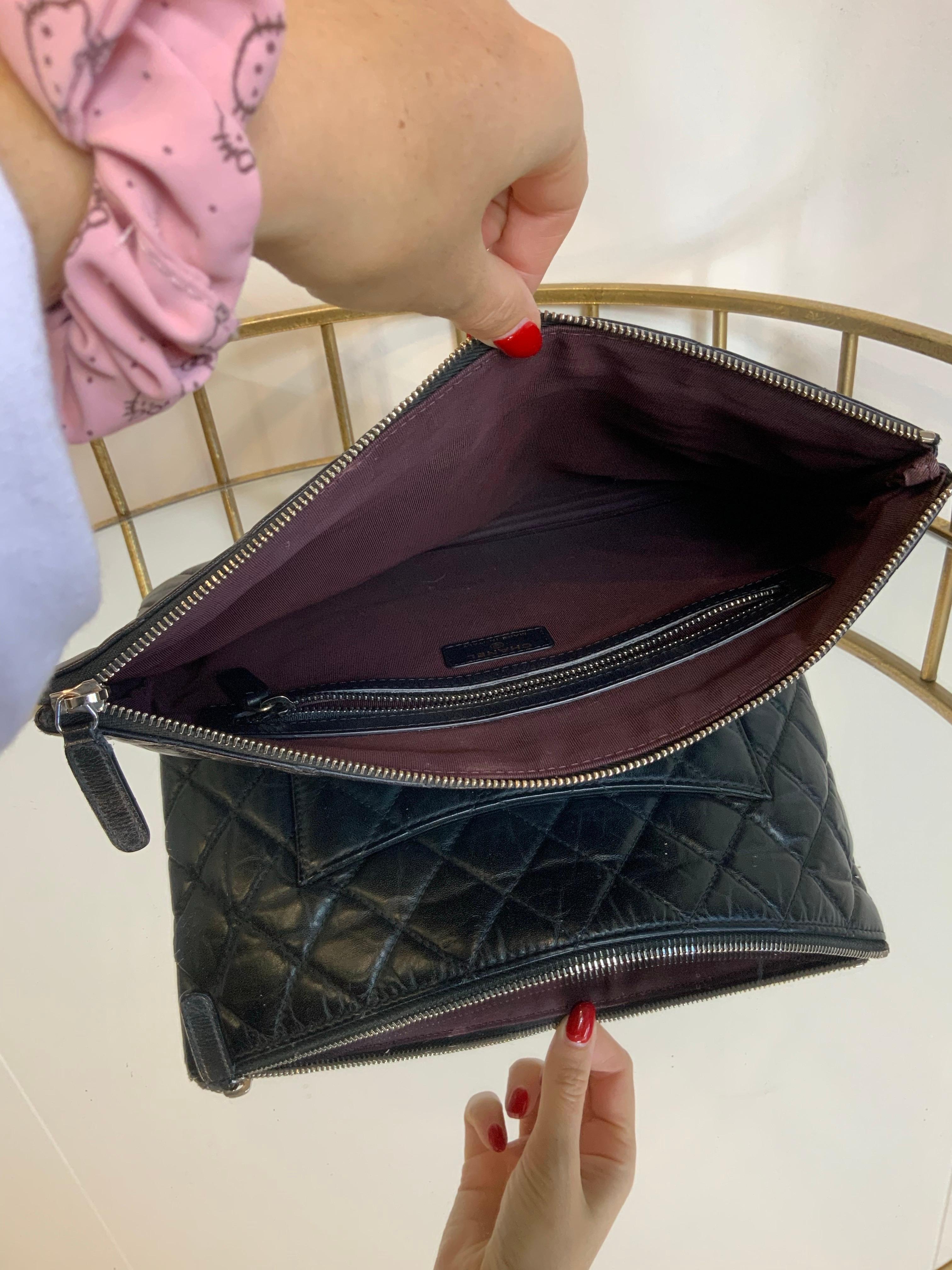 Chanel Lucky Charms Reissued gesteppte Clutch im Angebot 1