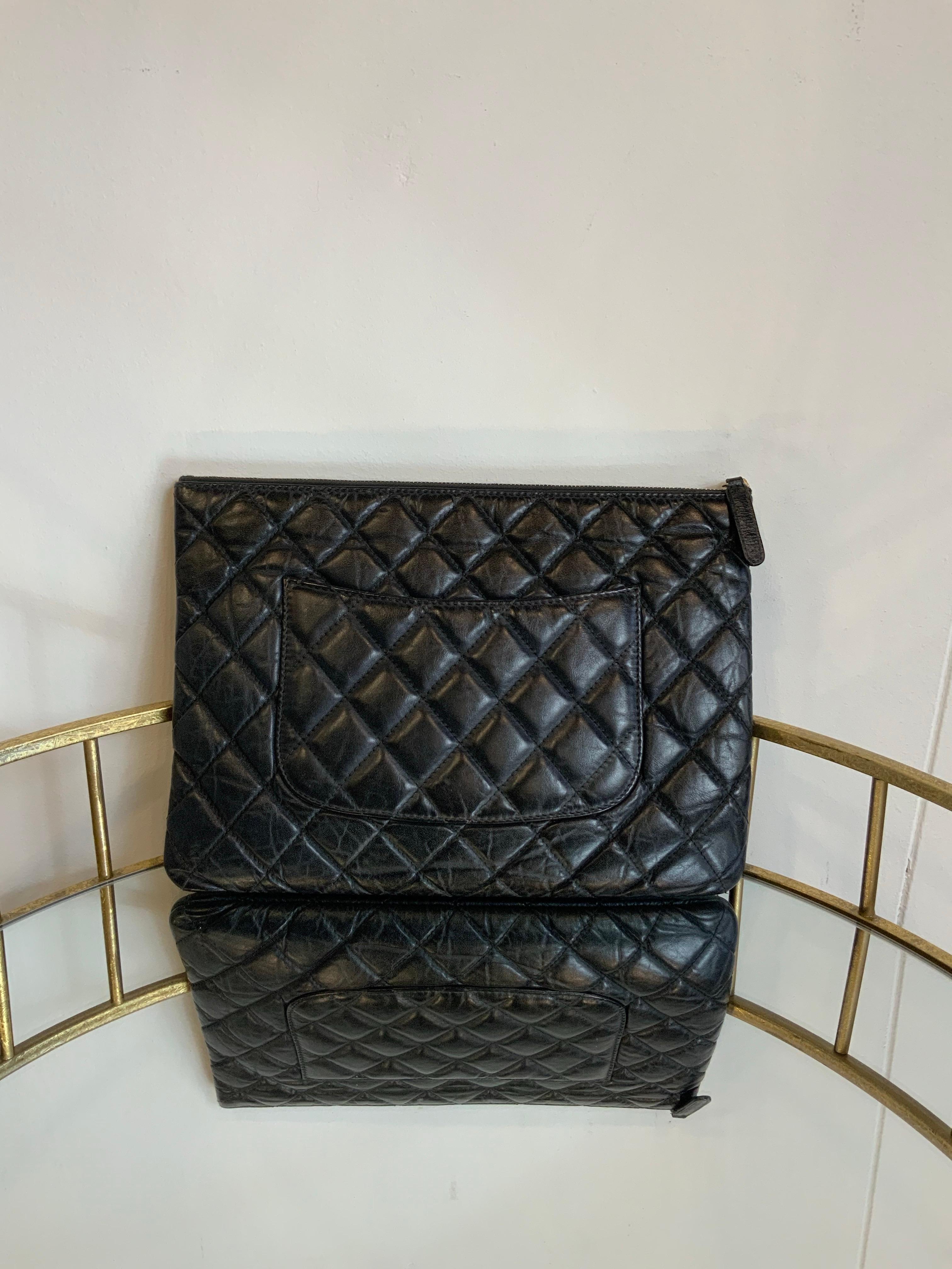 Chanel Lucky Charms Reissued gesteppte Clutch im Angebot 2