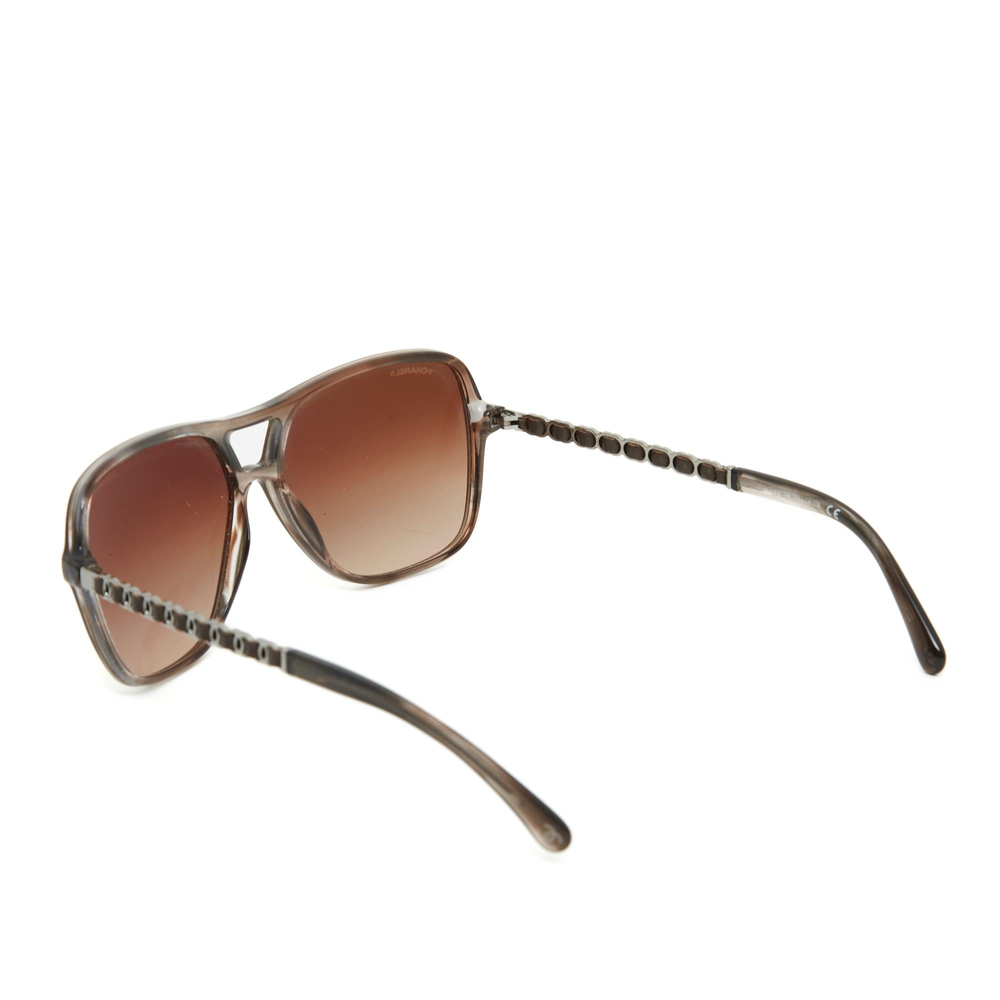 Women's or Men's Chanel Lunettes Solaires 2022 CC Chain Clear Brown Pilot Sun Glasses NIB For Sale